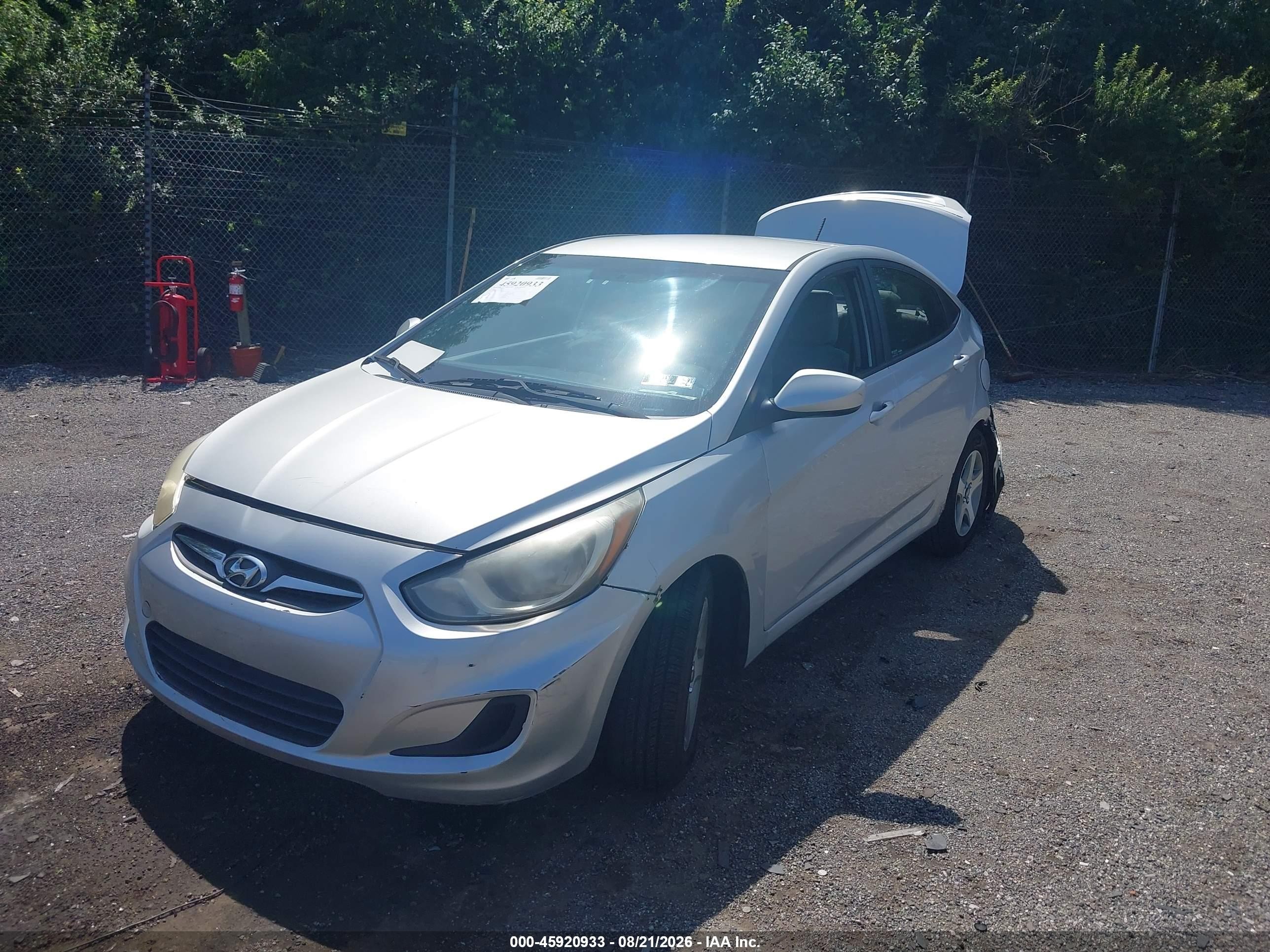 2014 Hyundai Accent Gls Silver vin: KMHCT4AE1EU590579