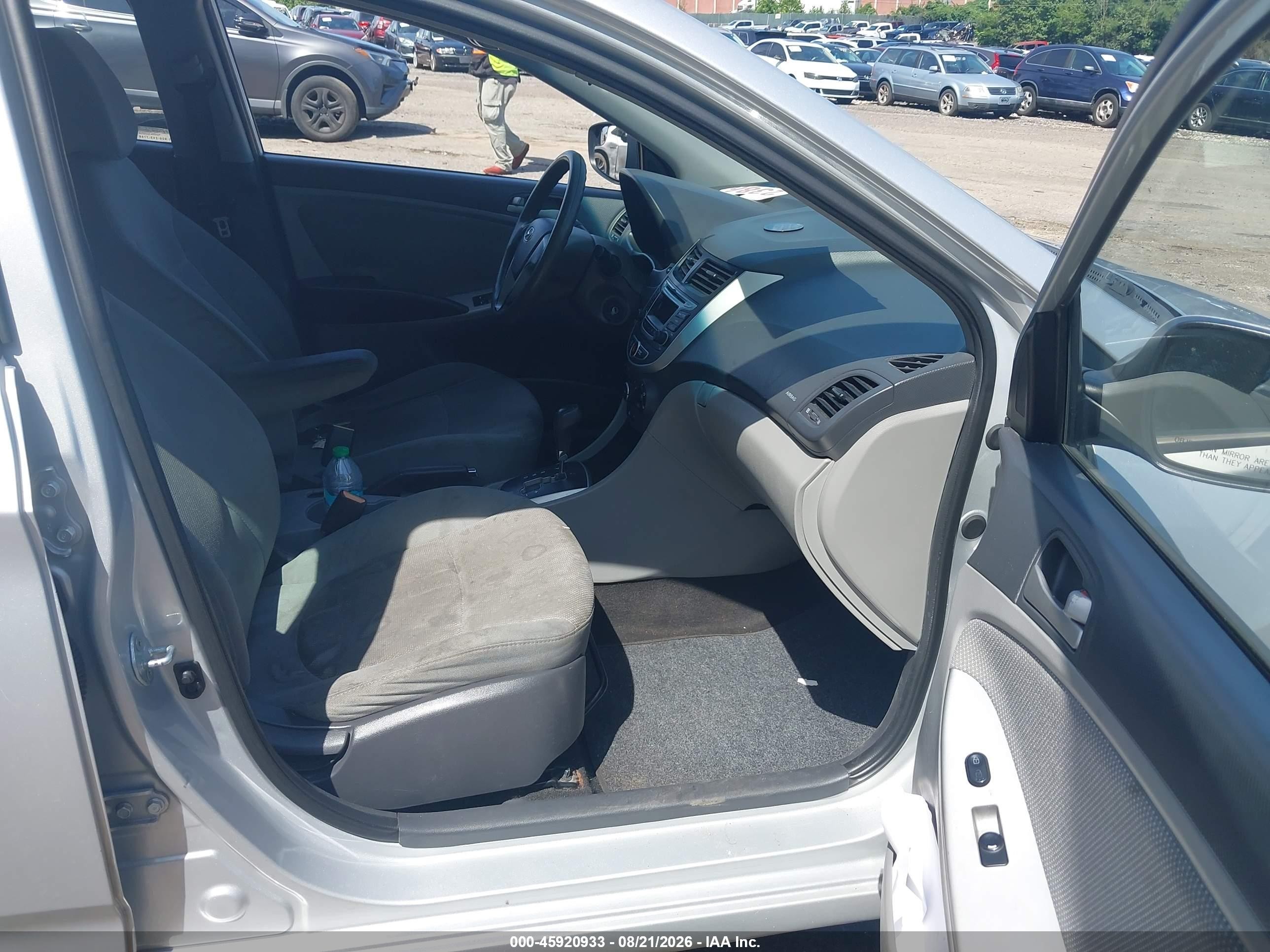 2014 Hyundai Accent Gls Silver vin: KMHCT4AE1EU590579
