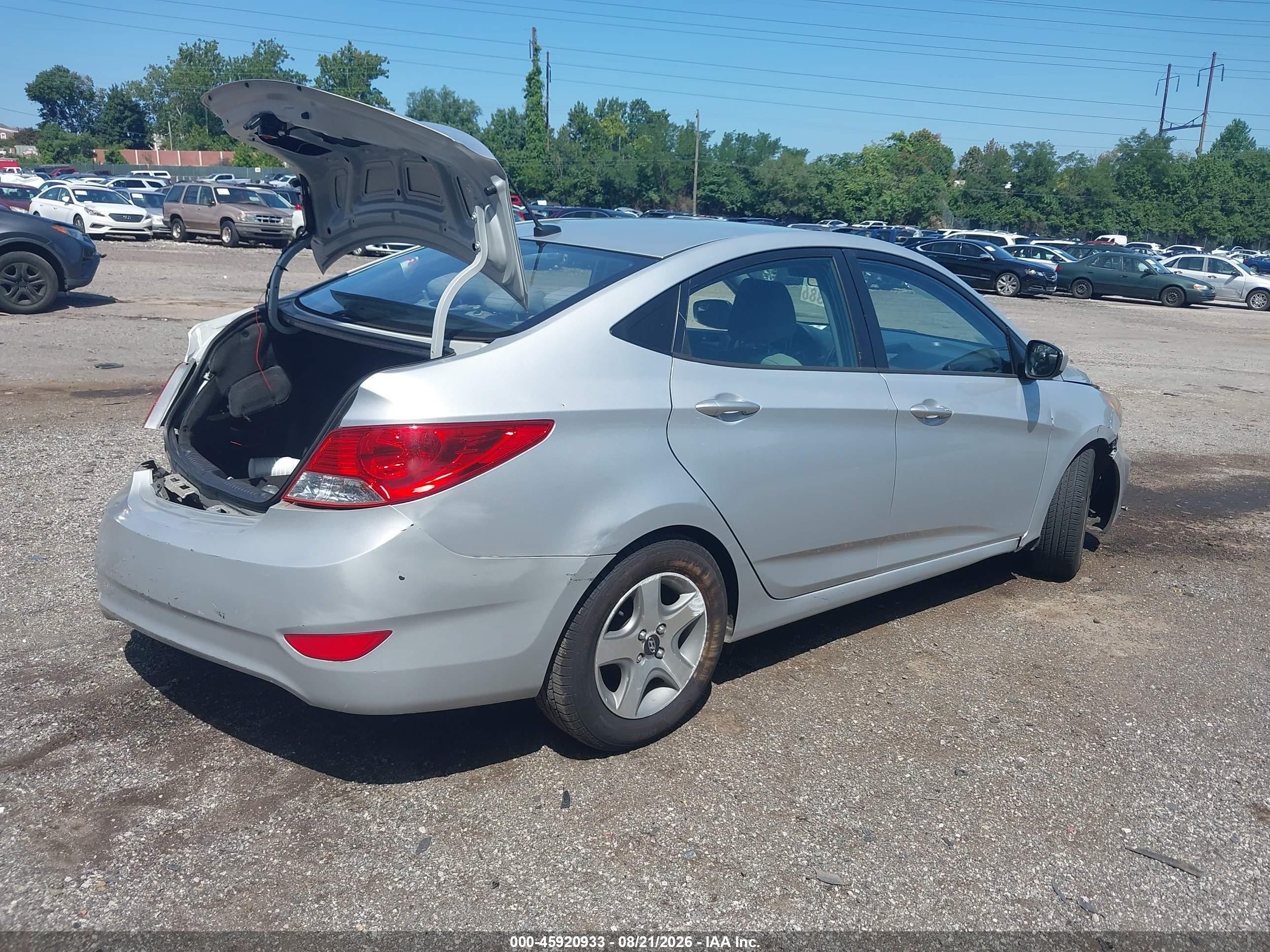 2014 Hyundai Accent Gls Silver vin: KMHCT4AE1EU590579