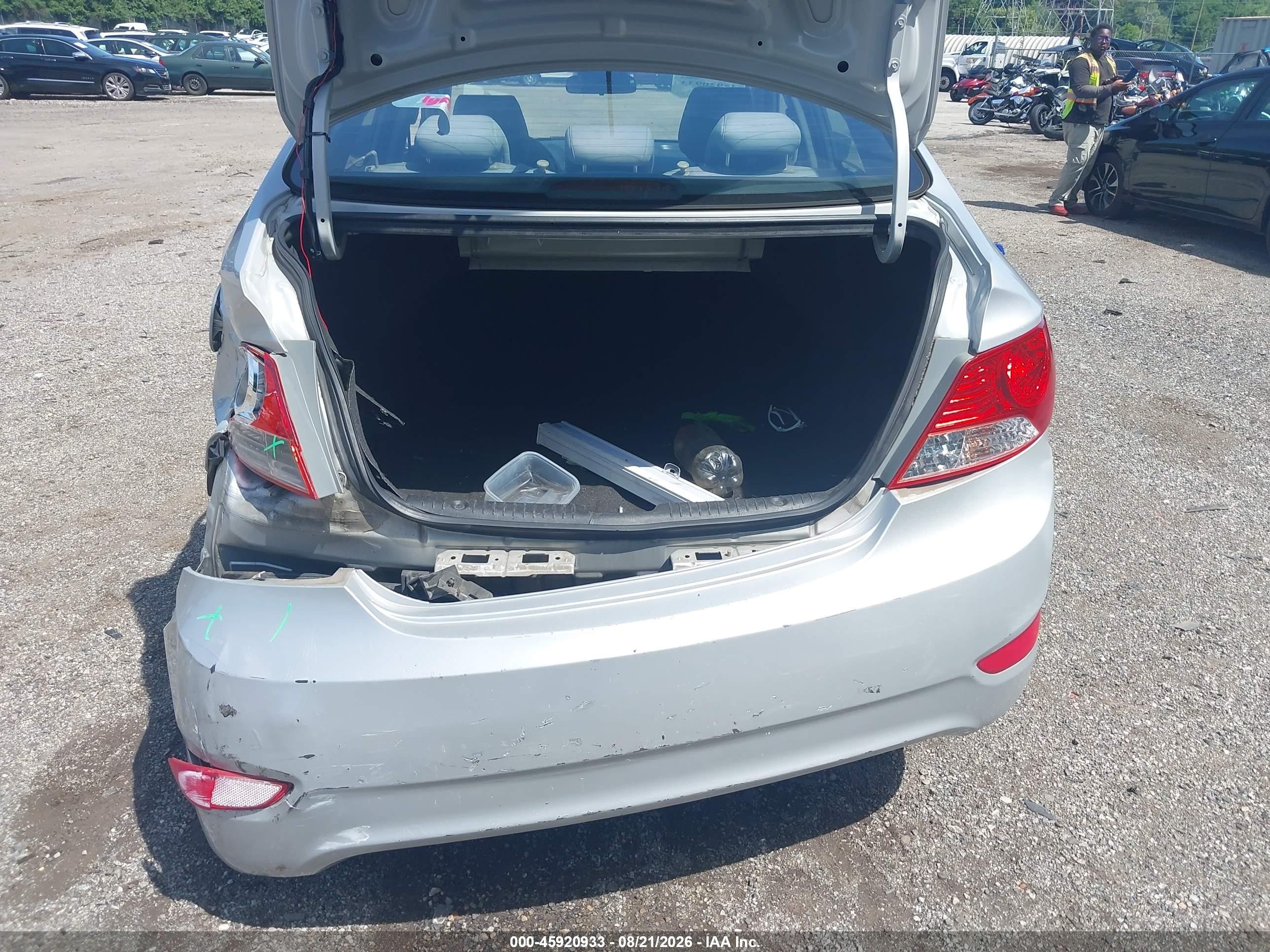 2014 Hyundai Accent Gls Silver vin: KMHCT4AE1EU590579