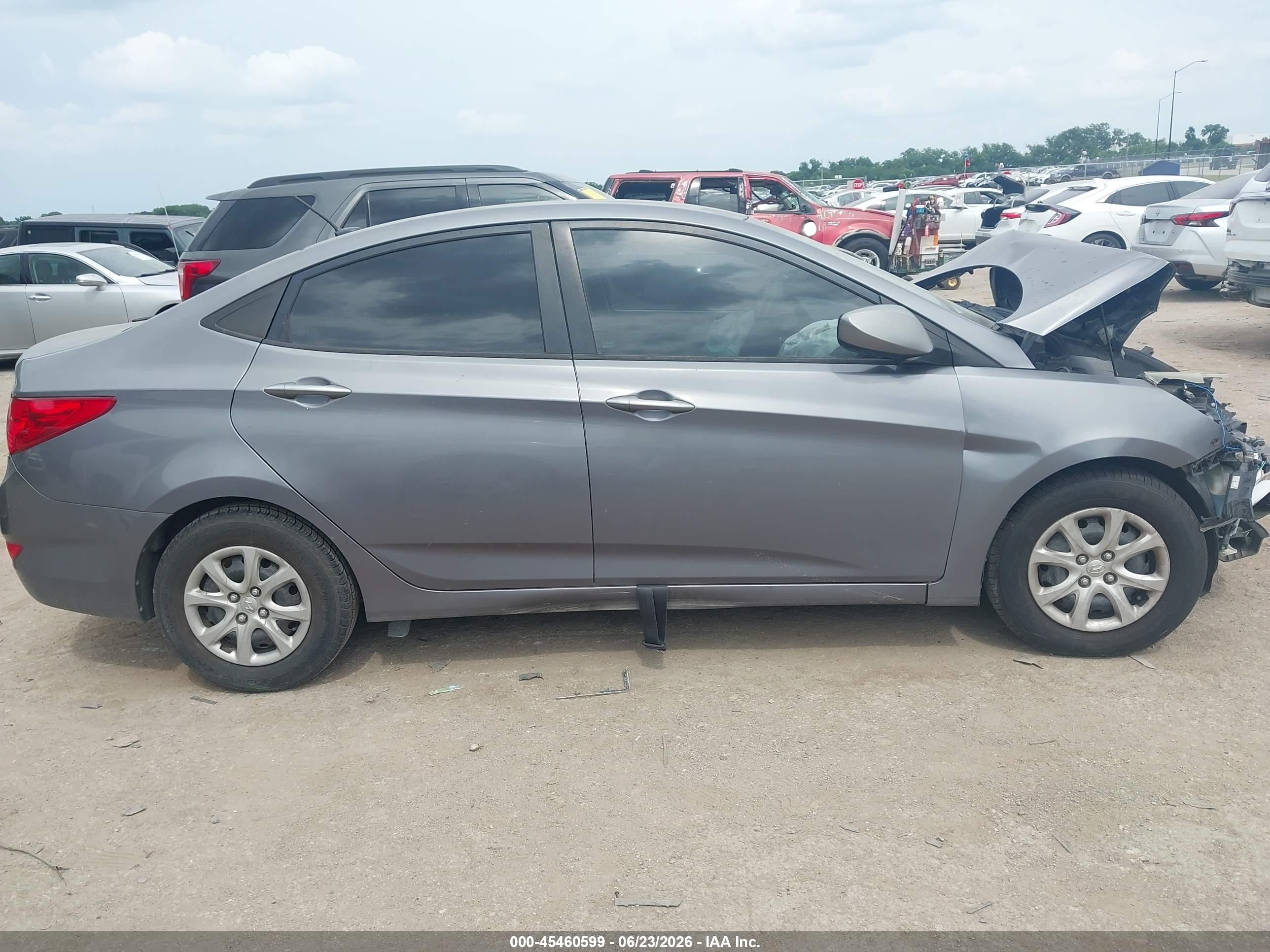 2014 Hyundai Accent Gls Gray vin: KMHCT4AE1EU636931