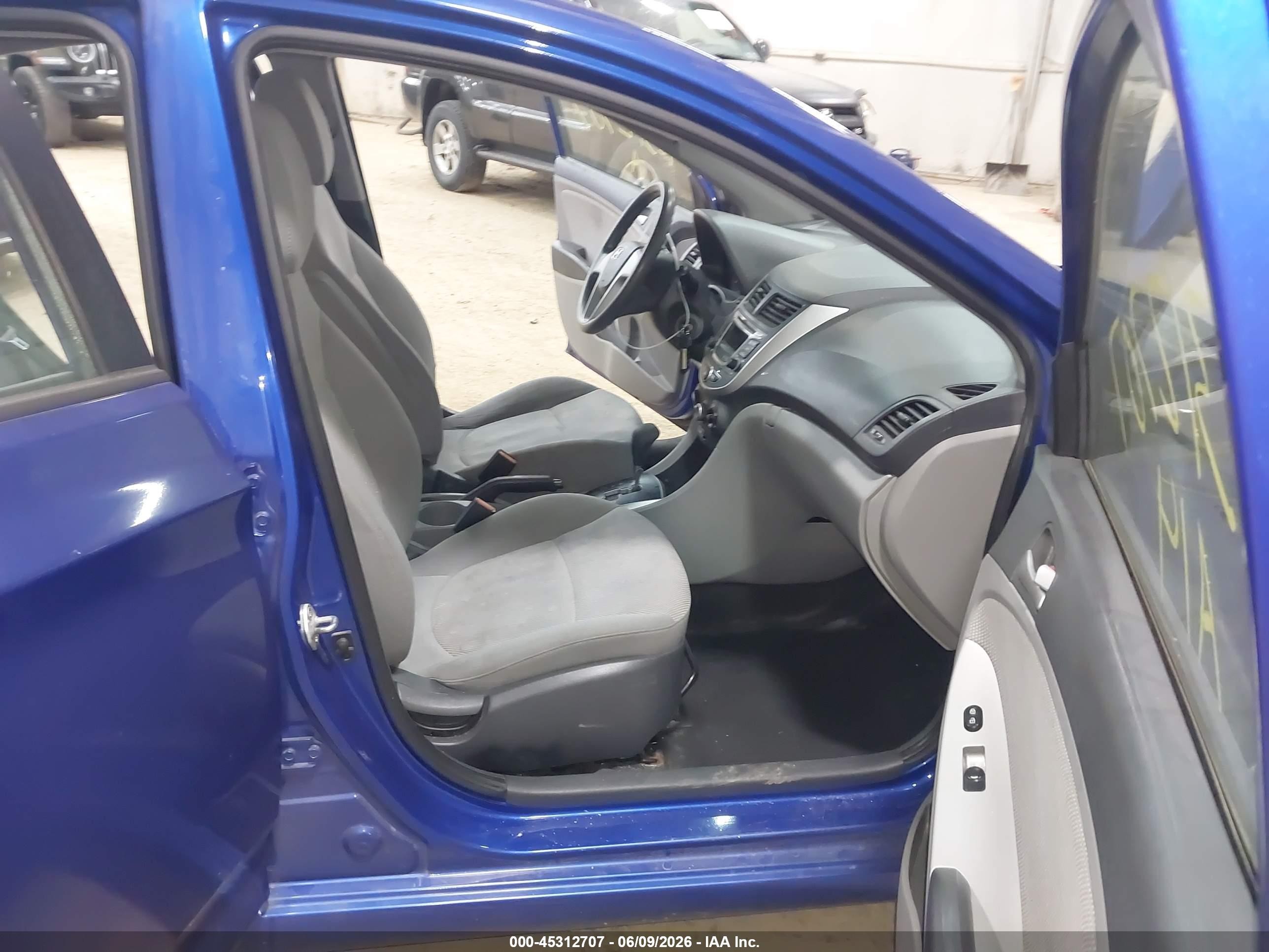 2014 Hyundai Accent Gls Blue vin: KMHCT4AE1EU682761