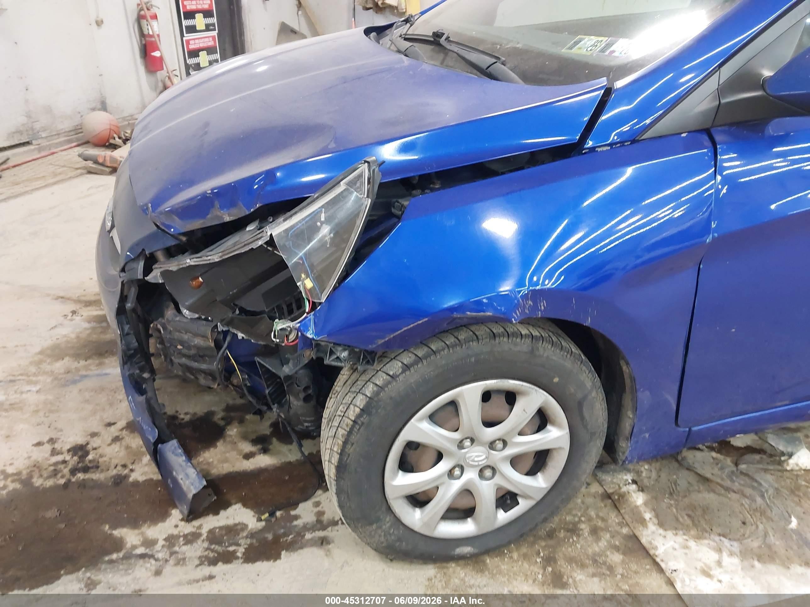 2014 Hyundai Accent Gls Blue vin: KMHCT4AE1EU682761