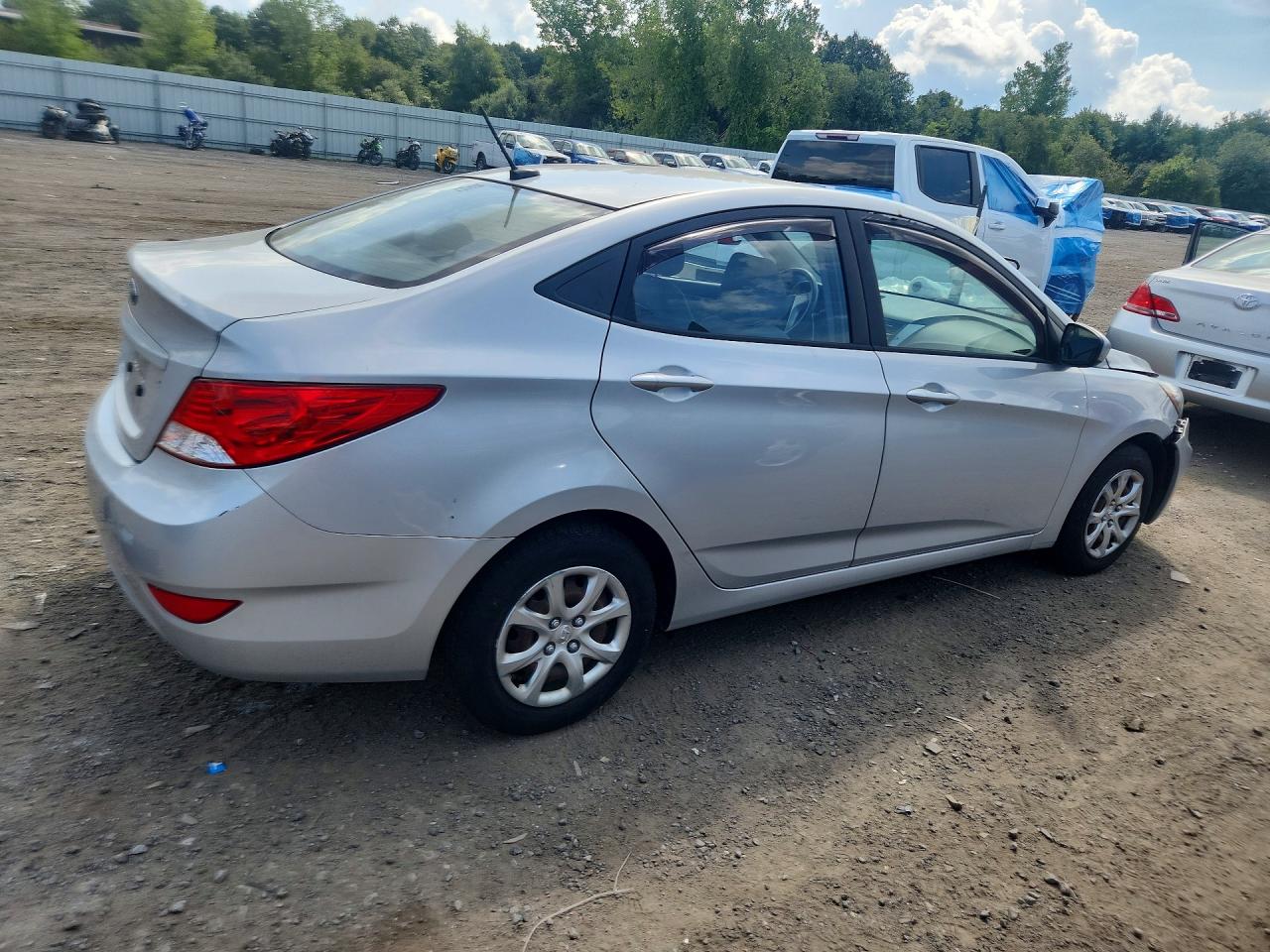 2014 Hyundai Accent Gls Silver vin: KMHCT4AE1EU731327