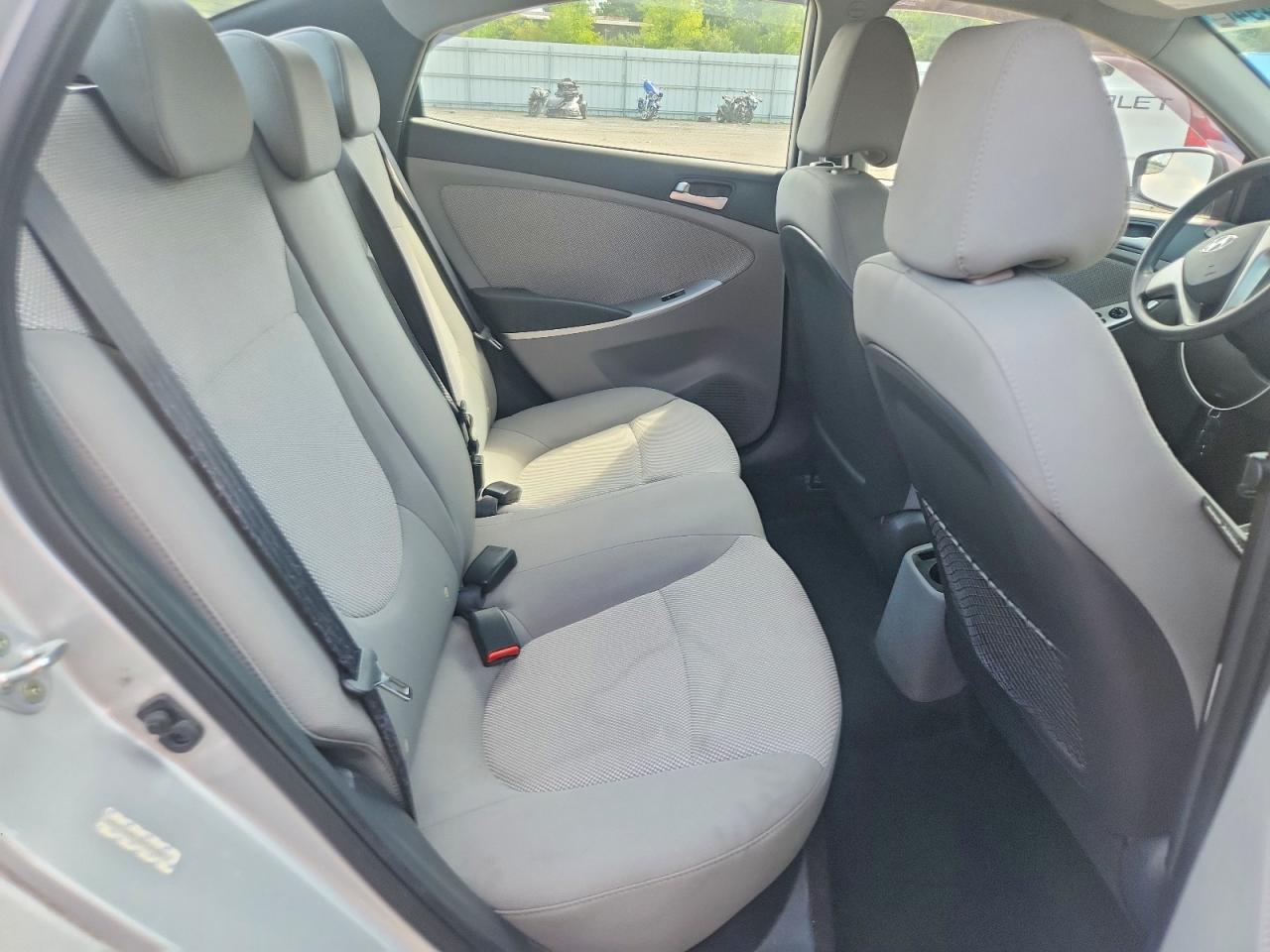 2014 Hyundai Accent Gls Silver vin: KMHCT4AE1EU731327