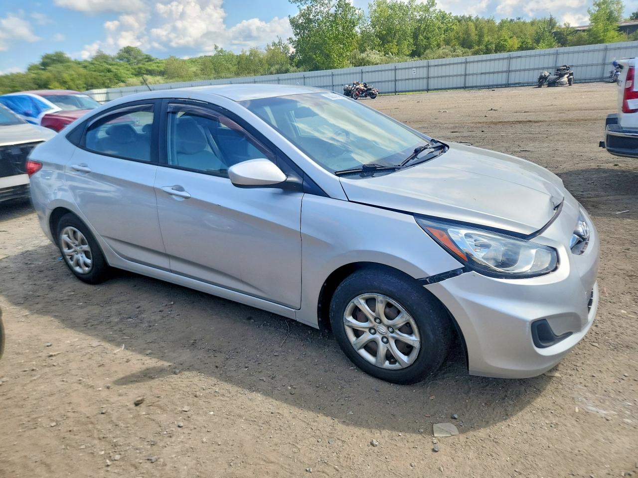 2014 Hyundai Accent Gls Silver vin: KMHCT4AE1EU731327