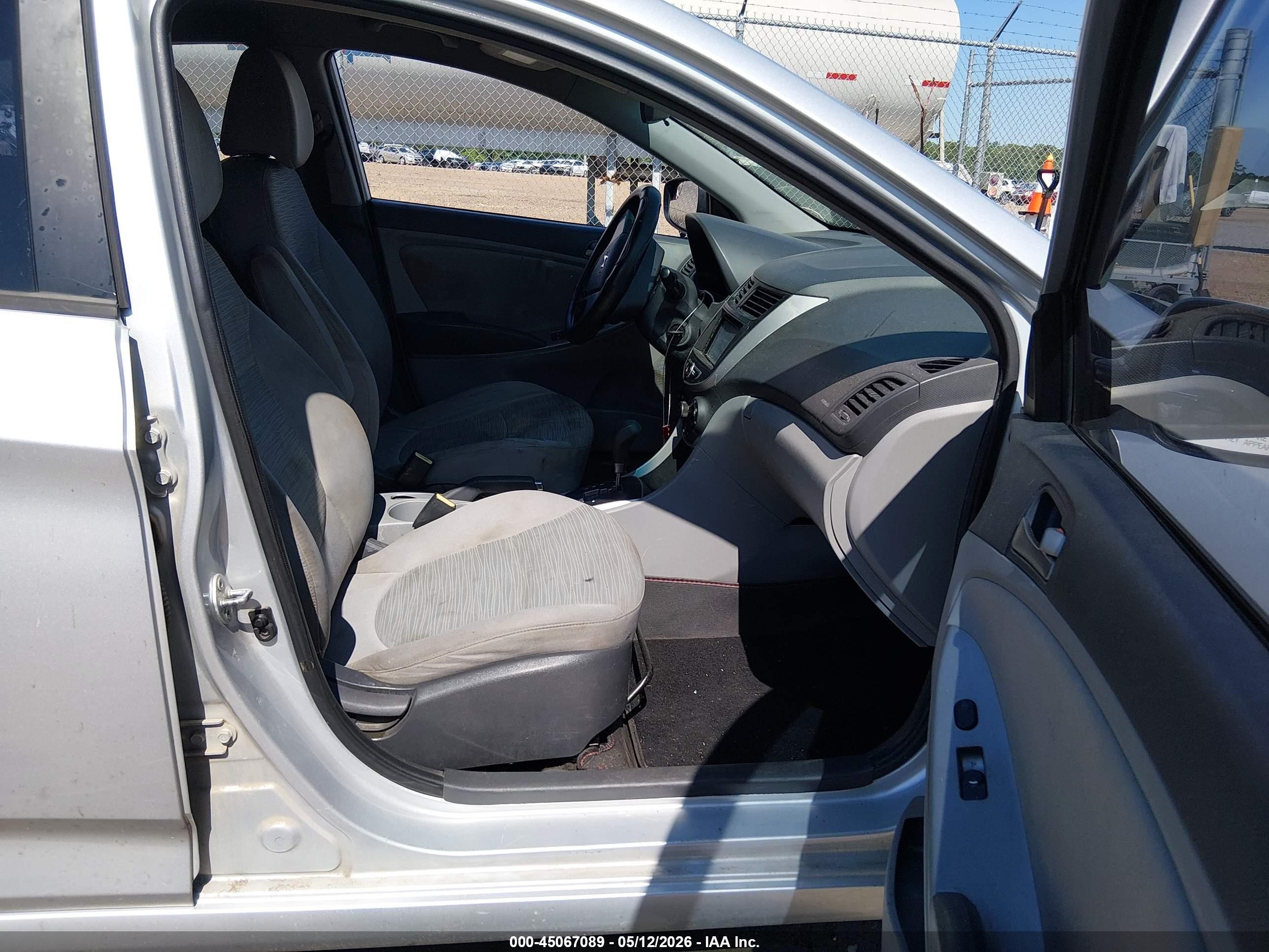 2015 Hyundai Accent Gls Silver vin: KMHCT4AE1FU838749