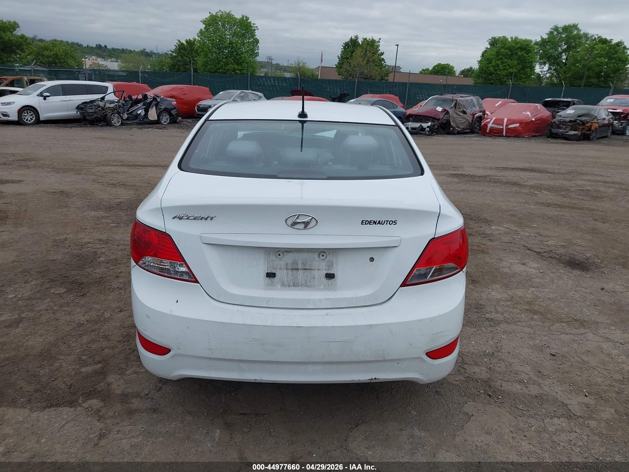 2015 Hyundai Accent Gls White vin: KMHCT4AE1FU860041