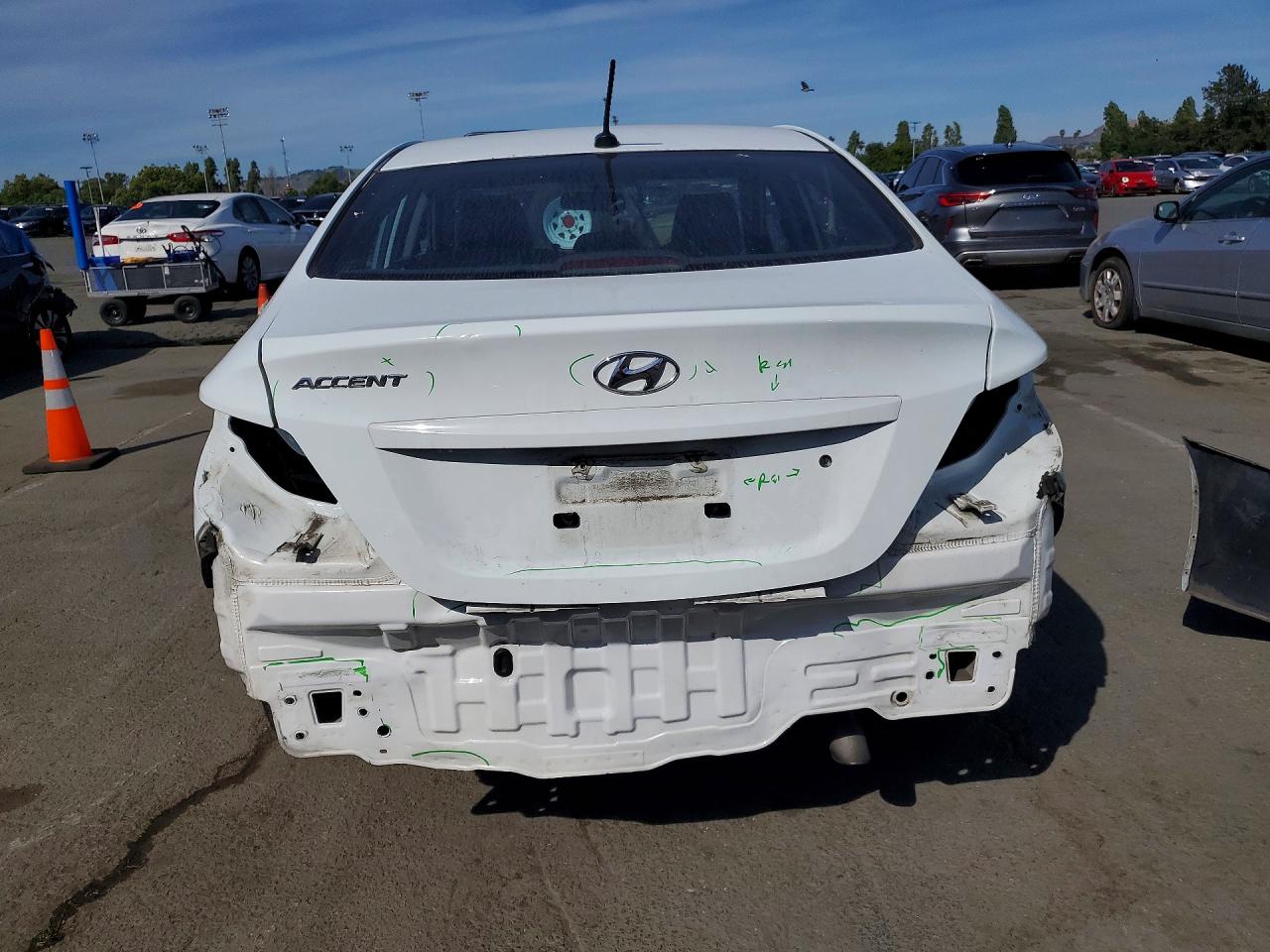 2015 Hyundai Accent Gls White vin: KMHCT4AE1FU871122