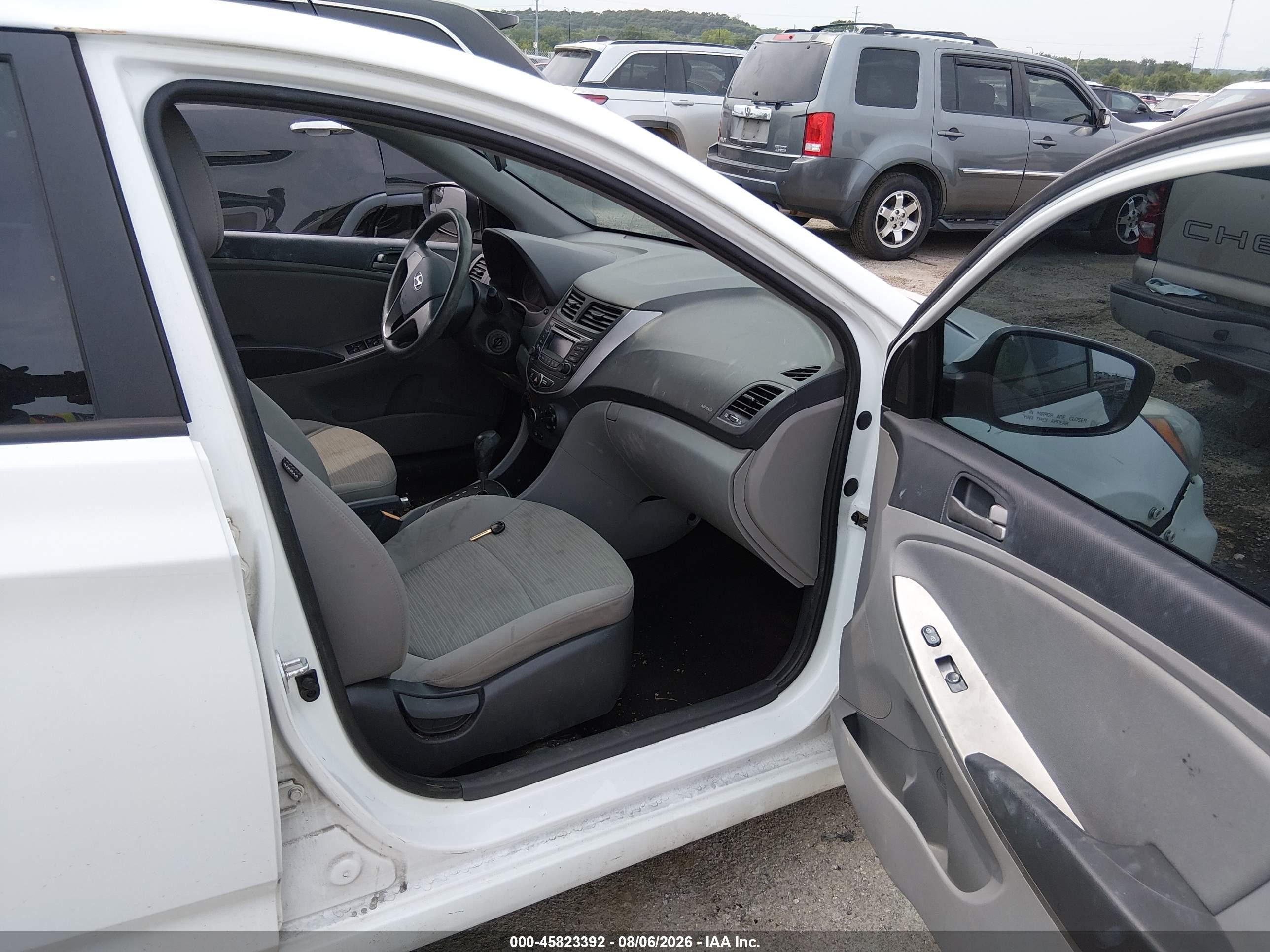 2015 Hyundai Accent Gls White vin: KMHCT4AE1FU899275