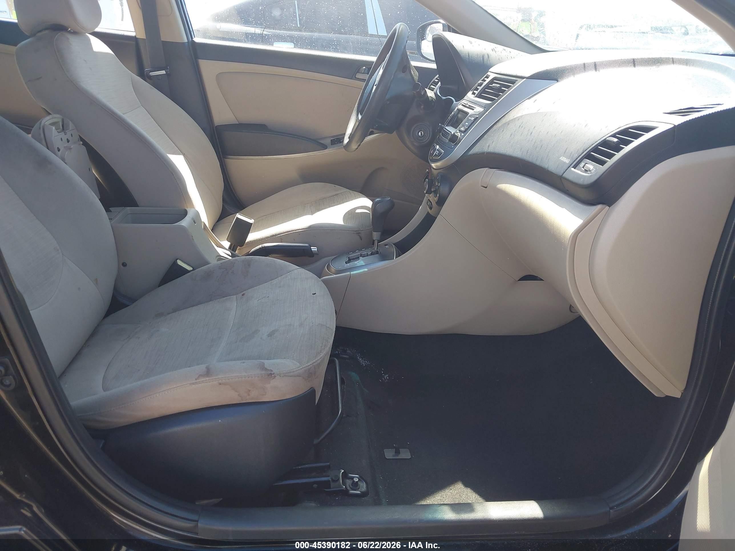2015 Hyundai Accent Gls Черный vin: KMHCT4AE1FU906550