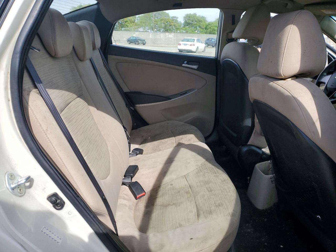 2016 Hyundai Accent Se Cream vin: KMHCT4AE1GU067470