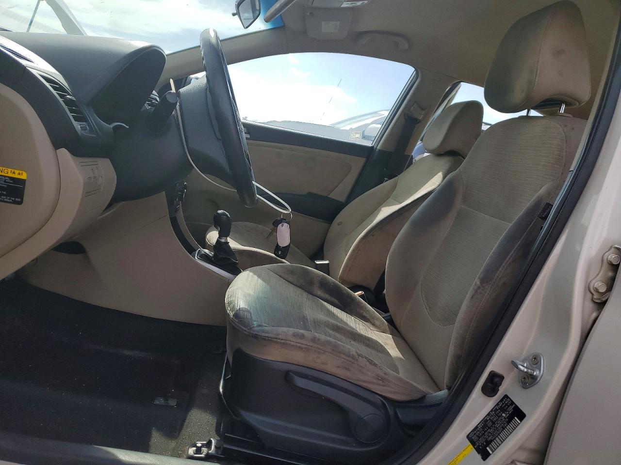 2016 Hyundai Accent Se Cream vin: KMHCT4AE1GU067470