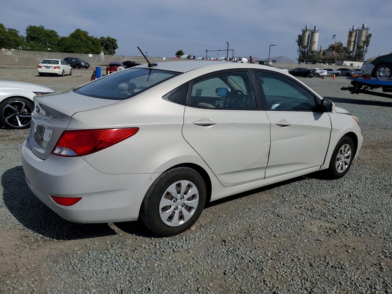 2016 Hyundai Accent Se Cream vin: KMHCT4AE1GU067470