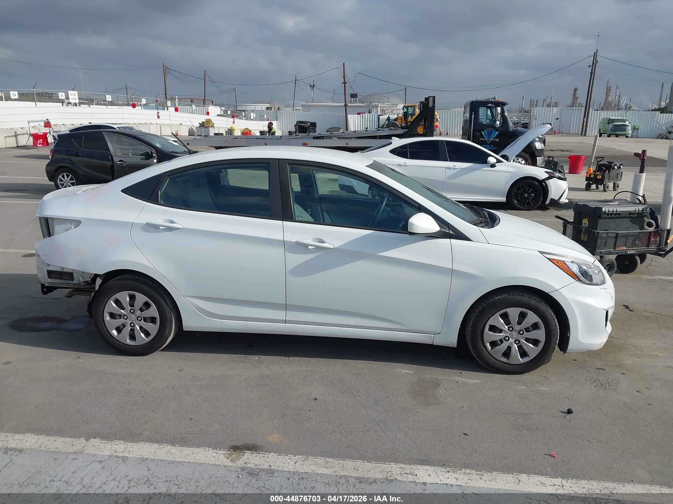 2017 Hyundai Accent Se White vin: KMHCT4AE1HU339887