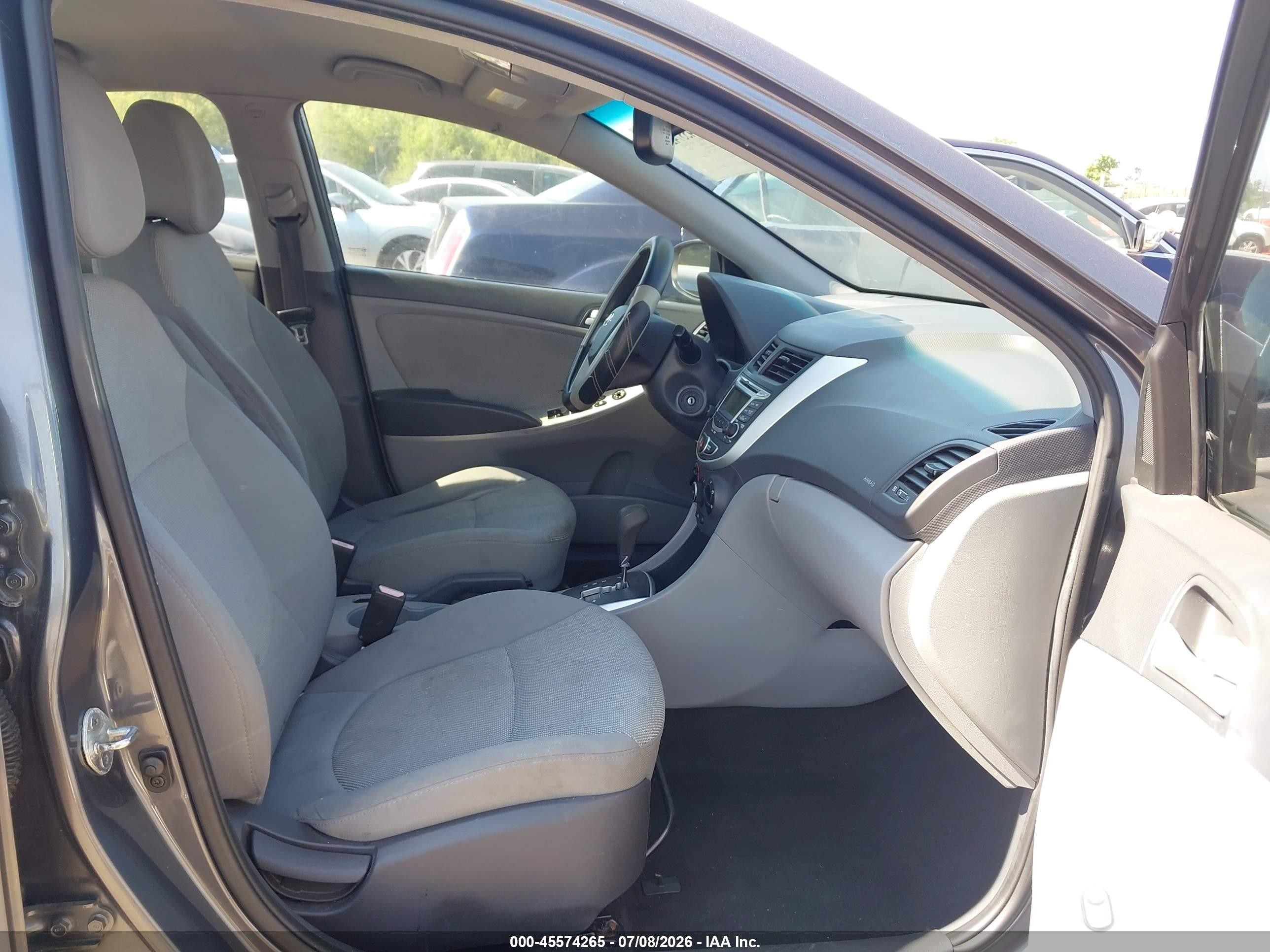 2013 Hyundai Accent Gls Серый vin: KMHCT4AE2DU323594