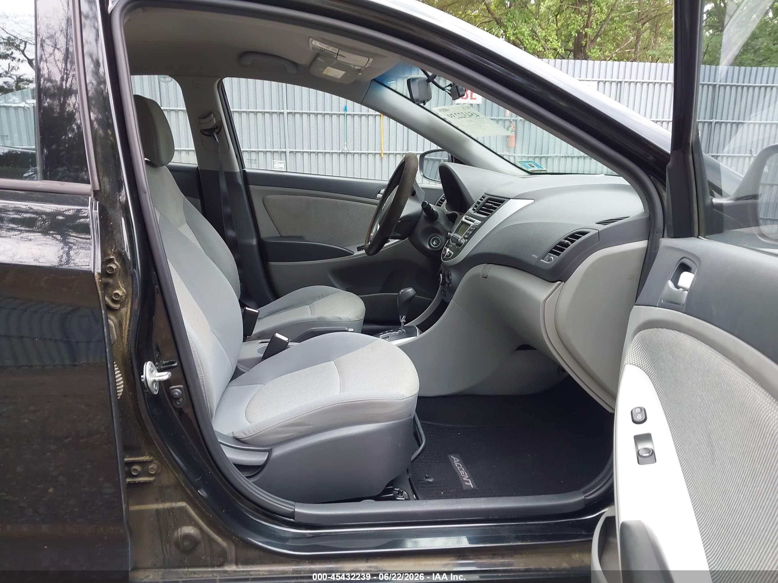 2013 Hyundai Accent Gls Black vin: KMHCT4AE2DU352593