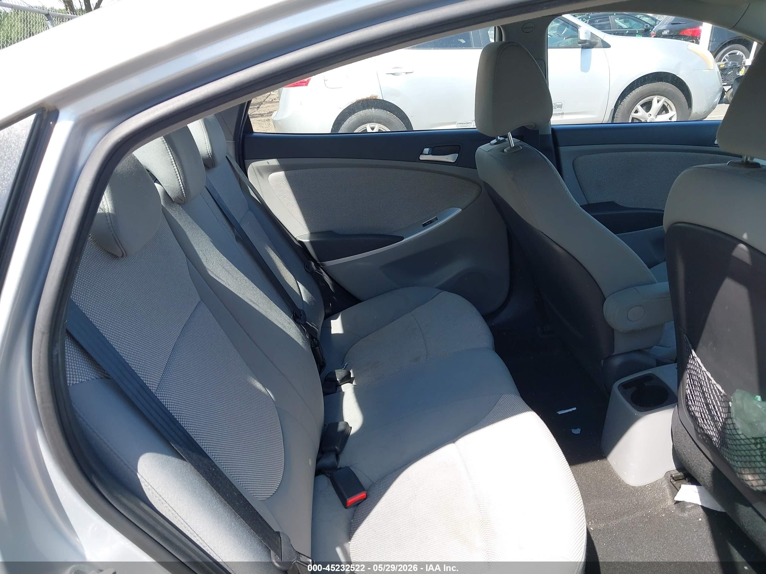 2013 Hyundai Accent Gls Silver vin: KMHCT4AE2DU400139