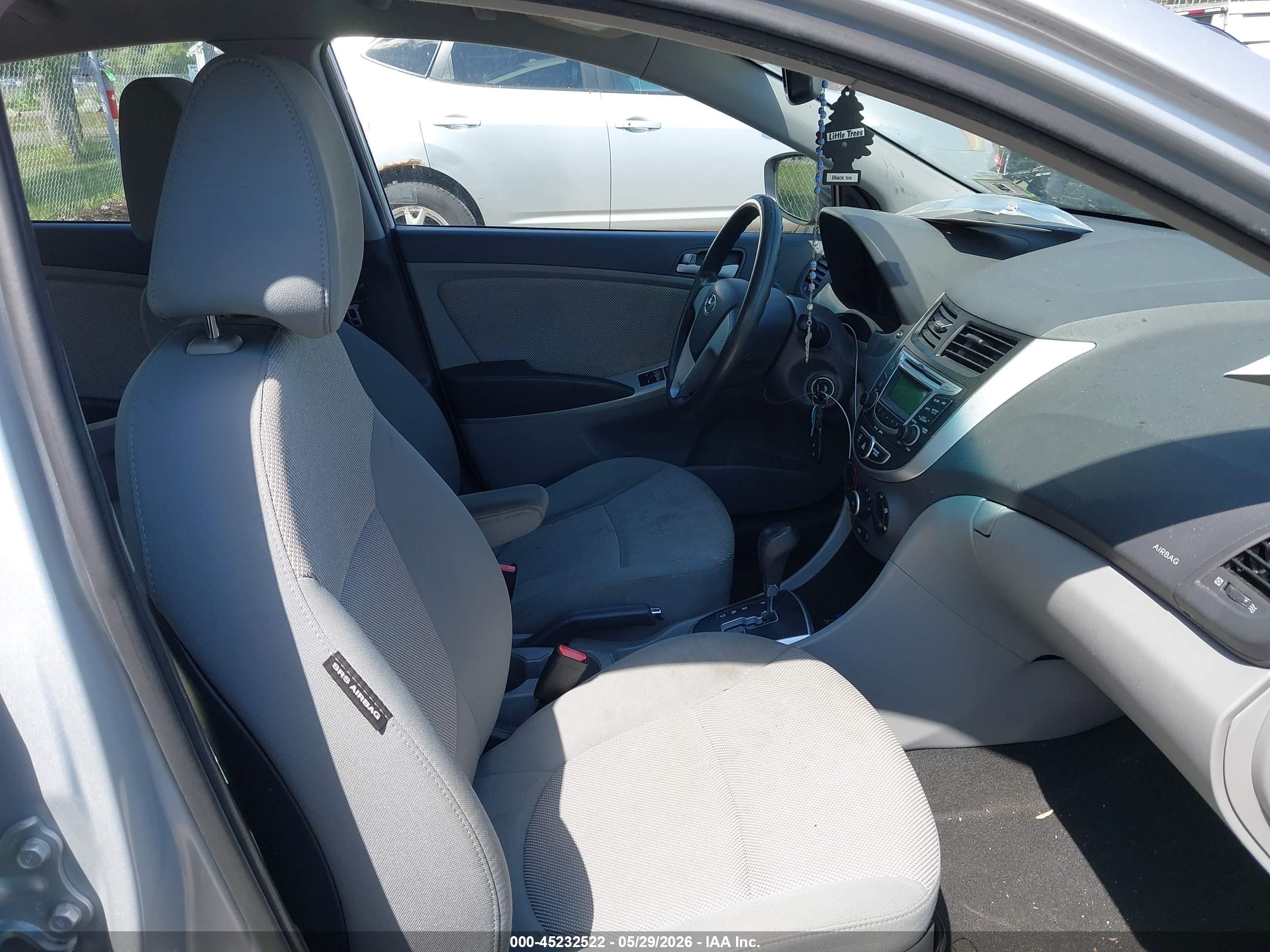 2013 Hyundai Accent Gls Silver vin: KMHCT4AE2DU400139