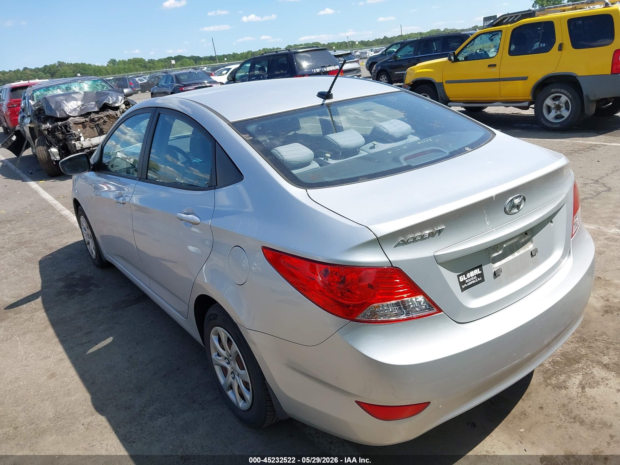 2013 Hyundai Accent Gls Silver vin: KMHCT4AE2DU400139