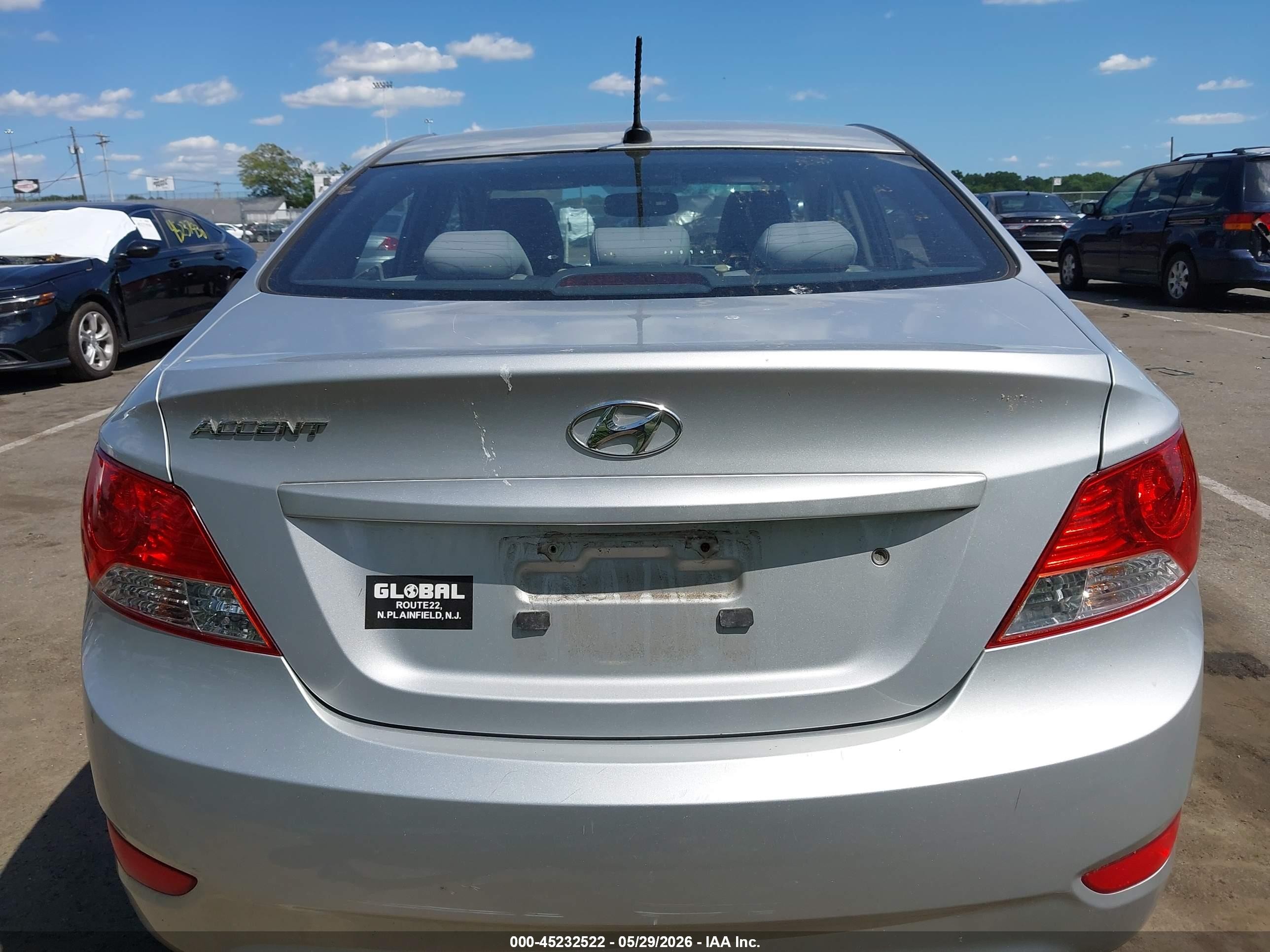 2013 Hyundai Accent Gls Silver vin: KMHCT4AE2DU400139
