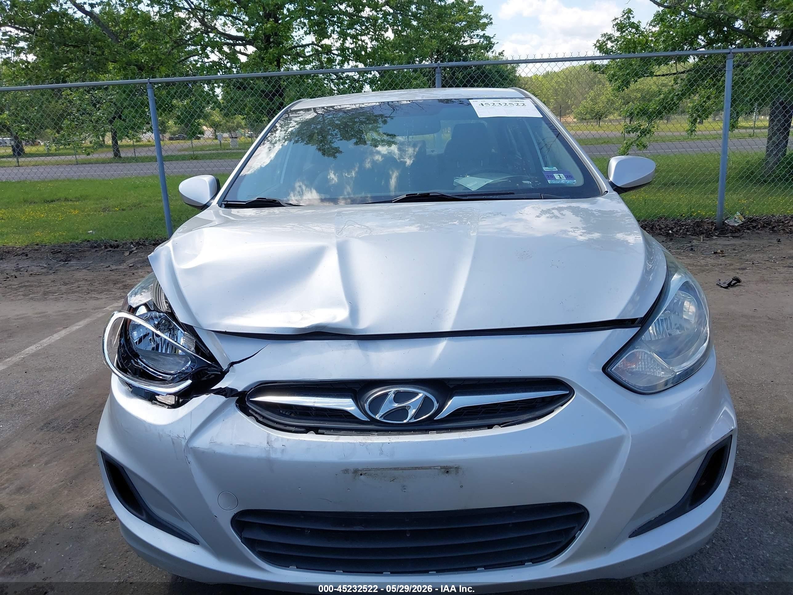 2013 Hyundai Accent Gls Silver vin: KMHCT4AE2DU400139