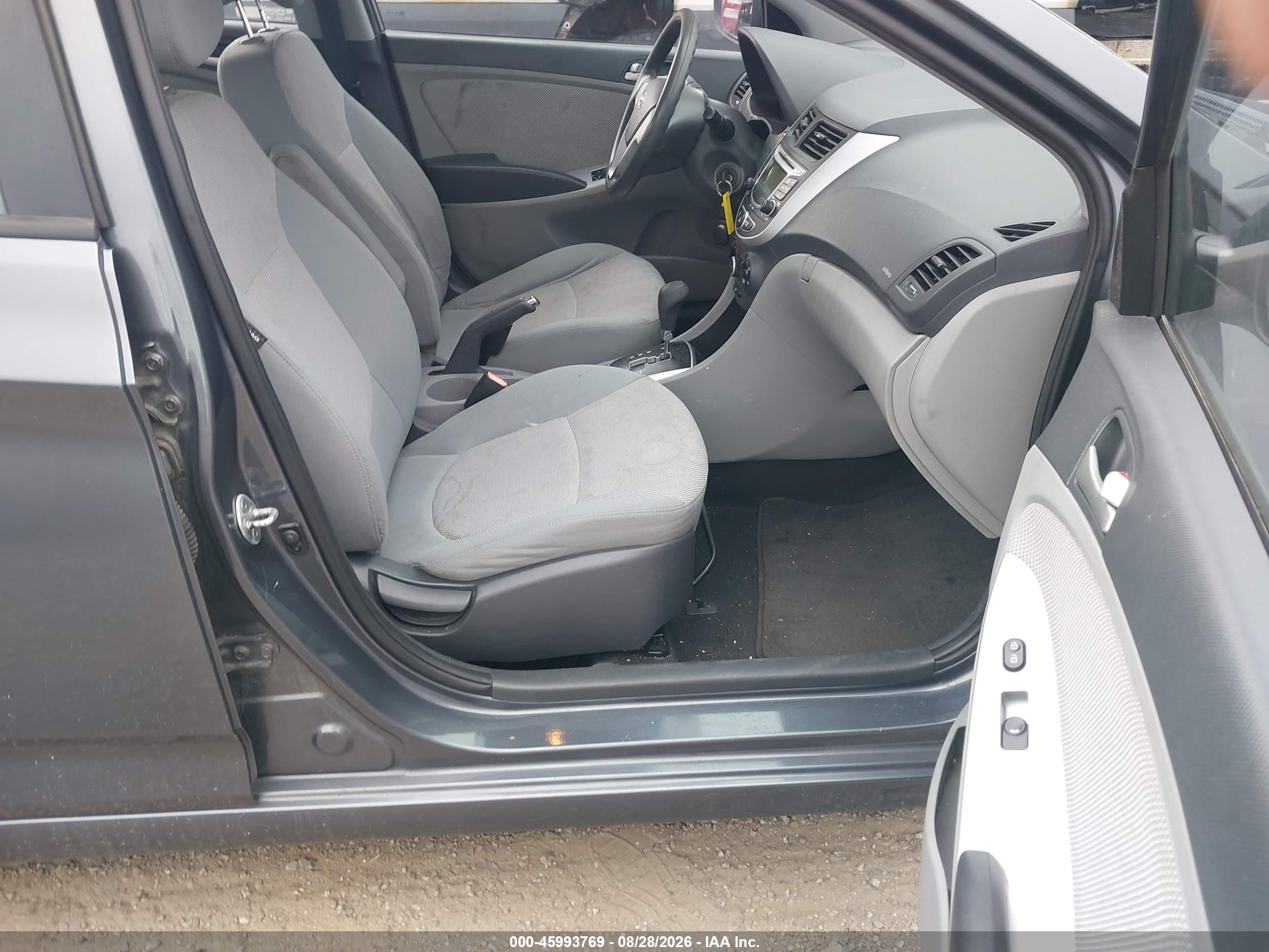 2013 Hyundai Accent Gls Черный vin: KMHCT4AE2DU409312