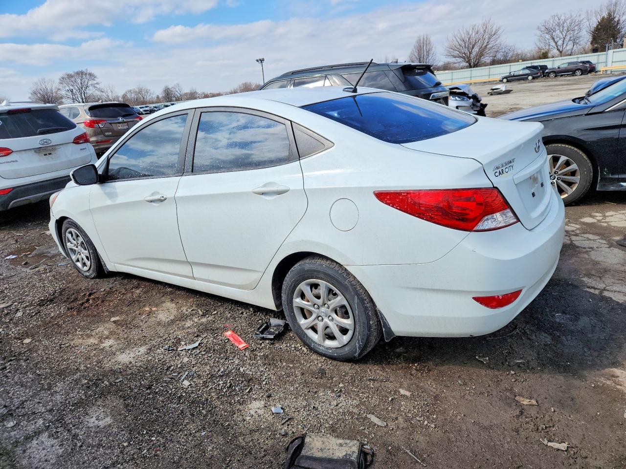 2013 Hyundai Accent Gls White vin: KMHCT4AE2DU411464