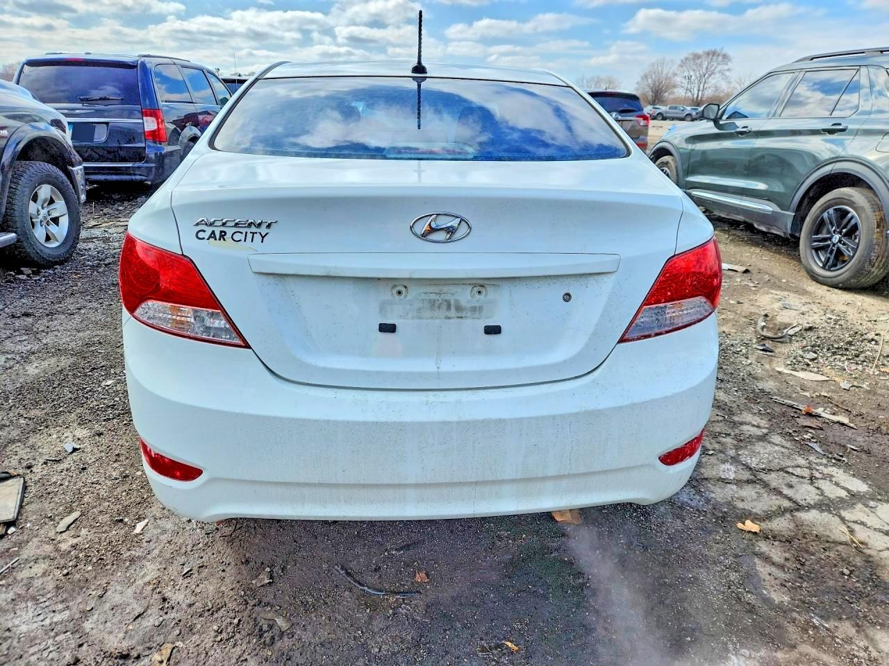 2013 Hyundai Accent Gls White vin: KMHCT4AE2DU411464