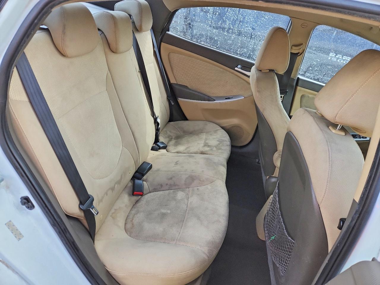 2013 Hyundai Accent Gls White vin: KMHCT4AE2DU411464
