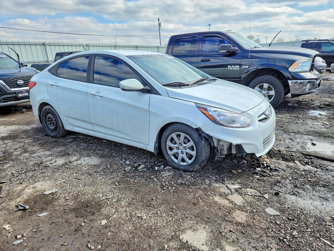 2013 Hyundai Accent Gls White vin: KMHCT4AE2DU411464
