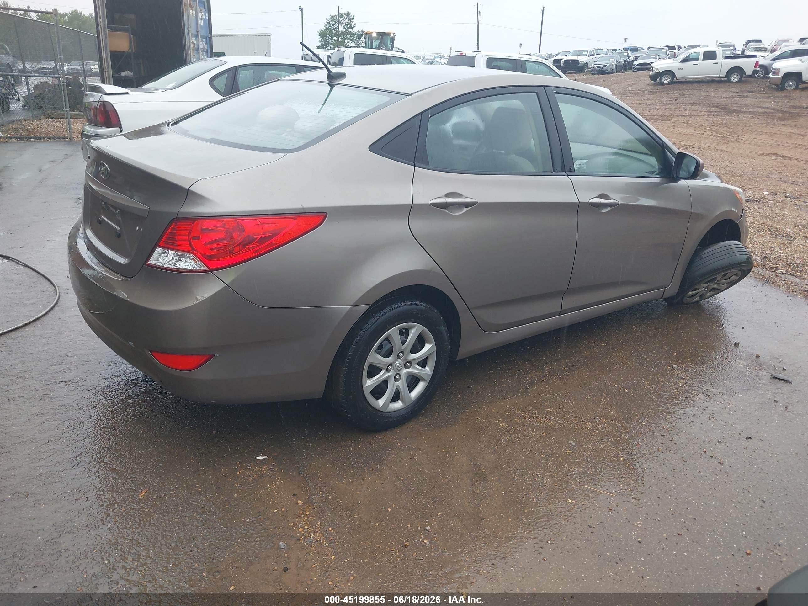 2013 Hyundai Accent Gls Brown vin: KMHCT4AE2DU521057