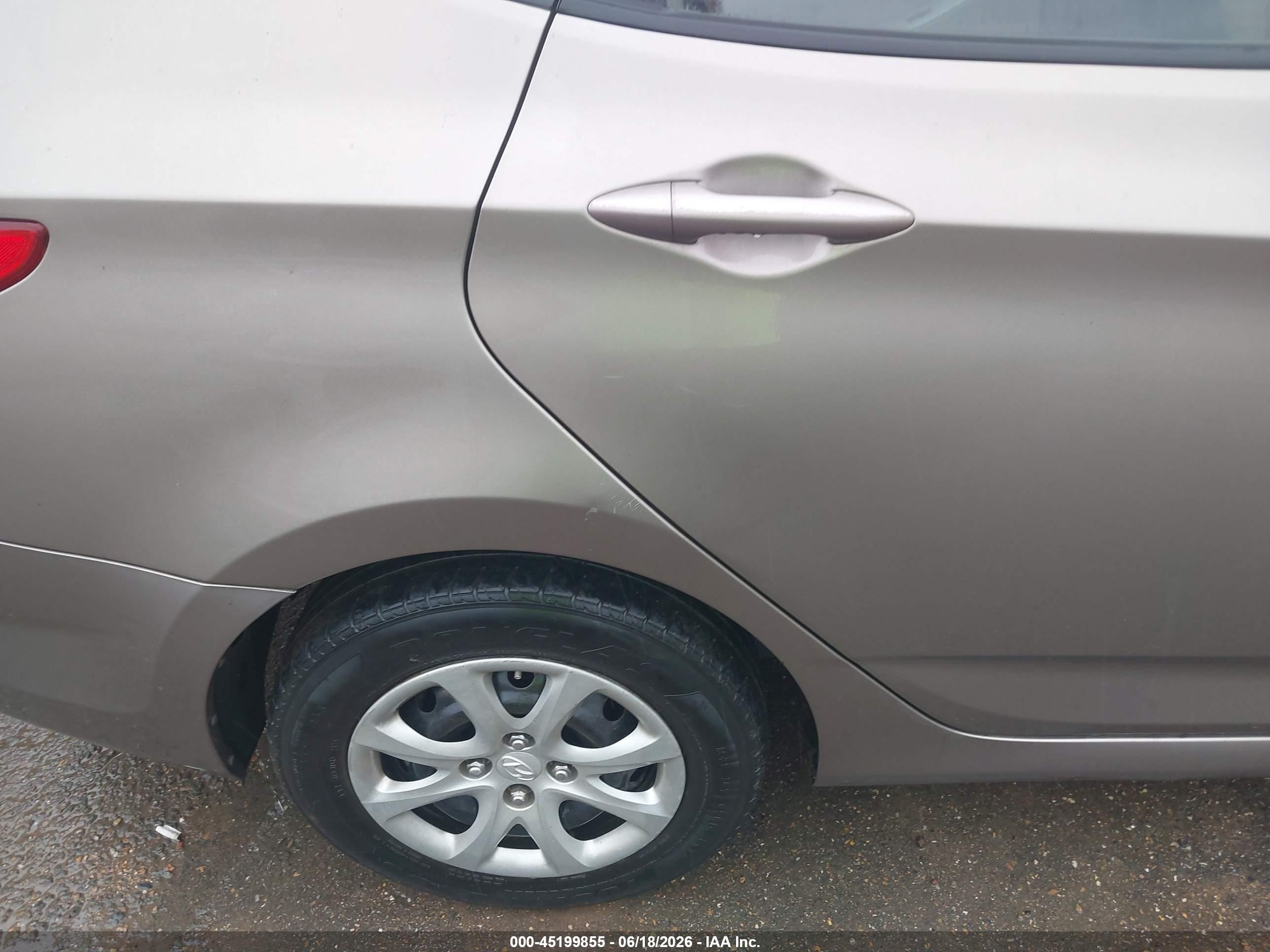 2013 Hyundai Accent Gls Brown vin: KMHCT4AE2DU521057