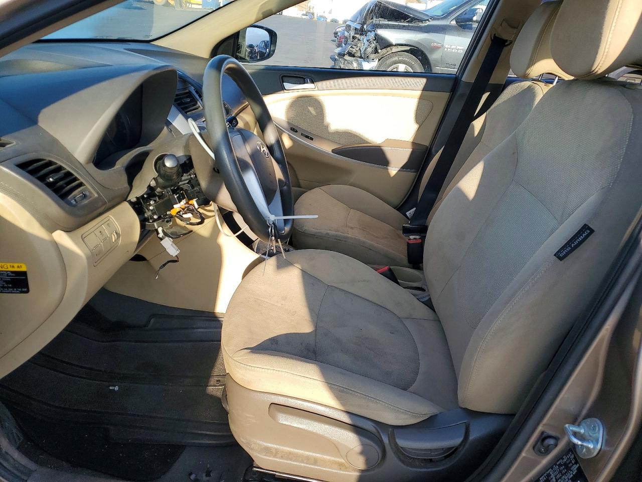 2013 Hyundai Accent Gls Beige vin: KMHCT4AE2DU542099