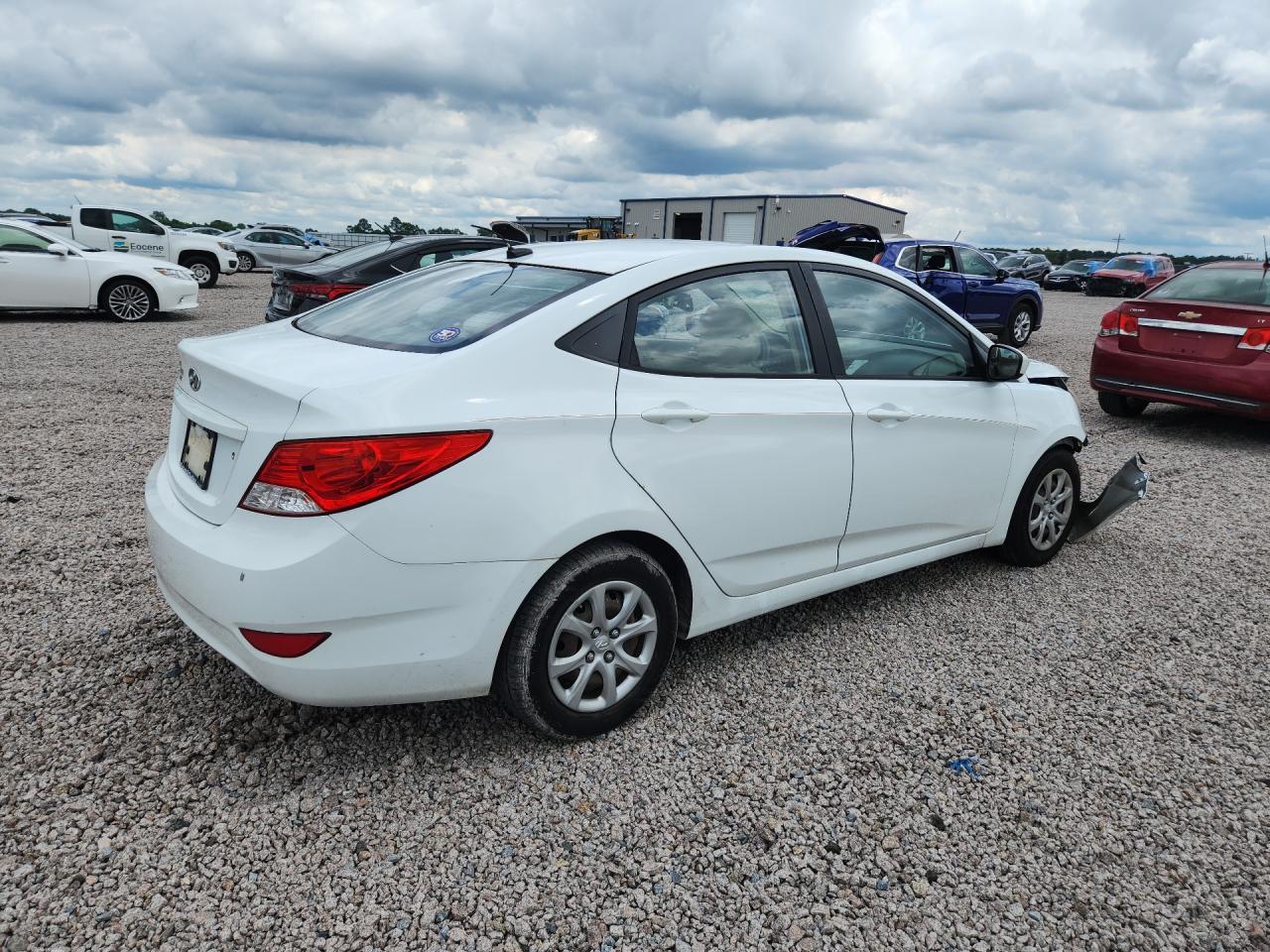 2014 Hyundai Accent Gls White vin: KMHCT4AE2EU672059