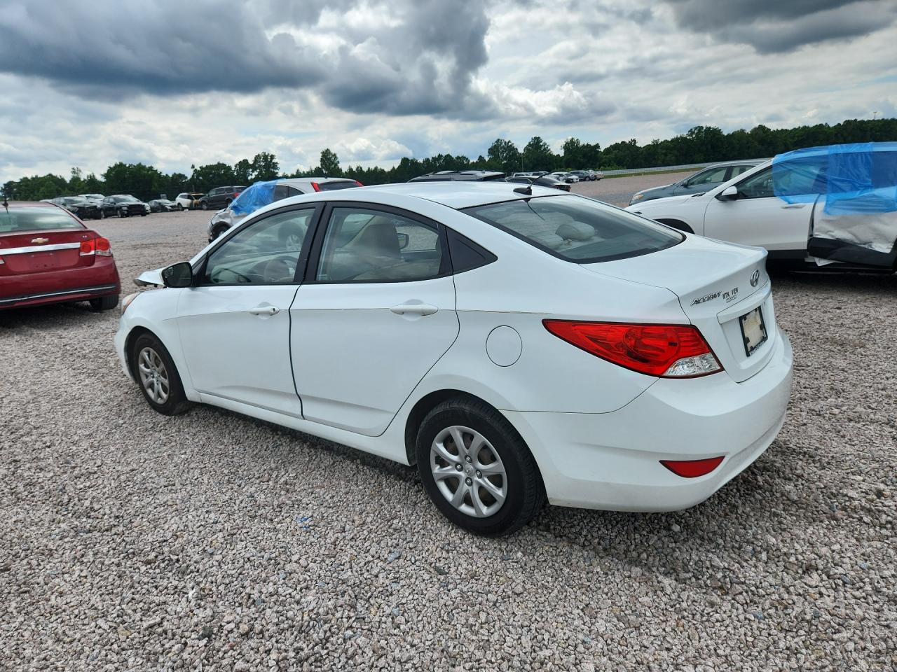 2014 Hyundai Accent Gls White vin: KMHCT4AE2EU672059