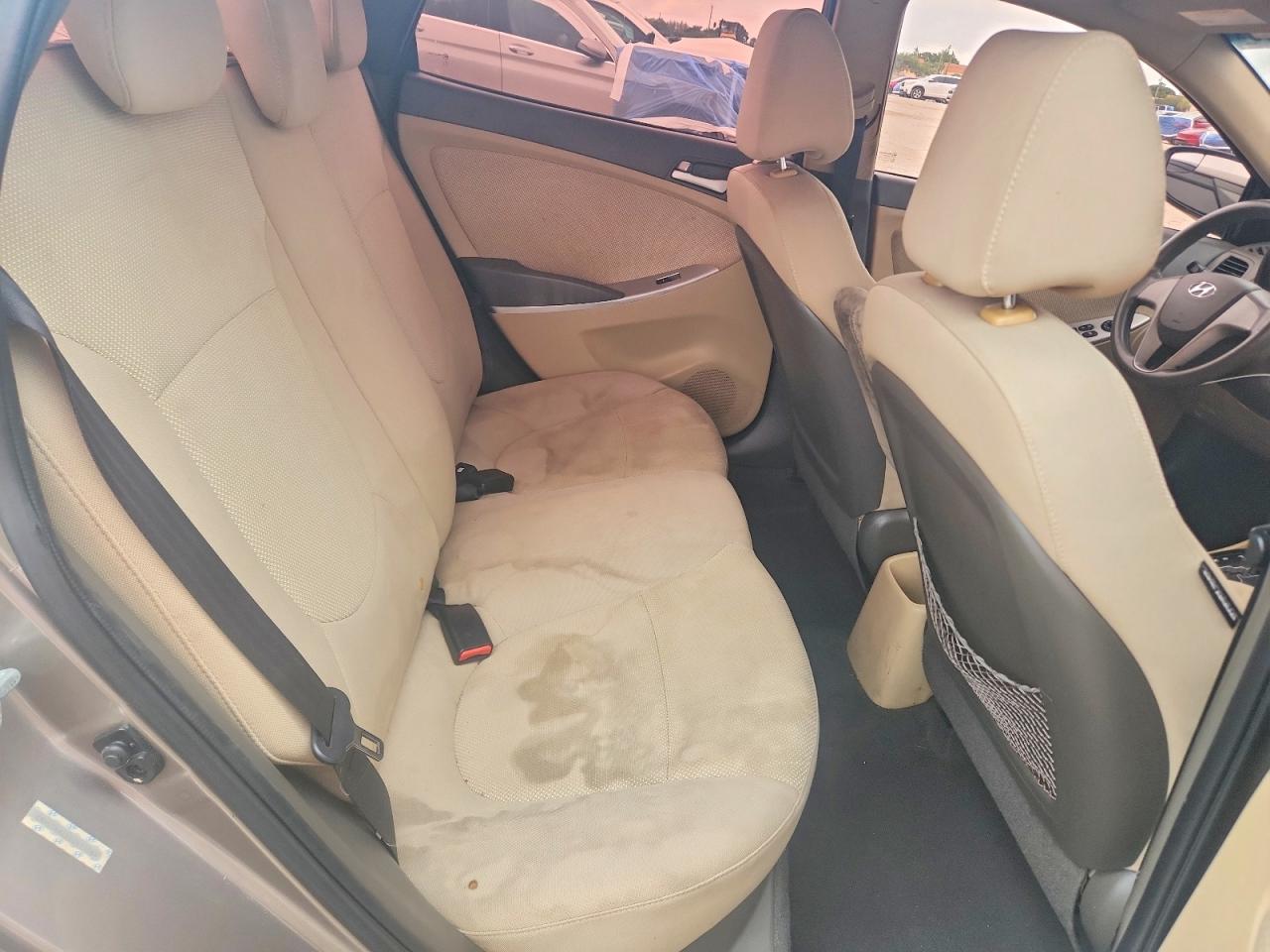 2014 Hyundai Accent Gls Beige vin: KMHCT4AE2EU675589