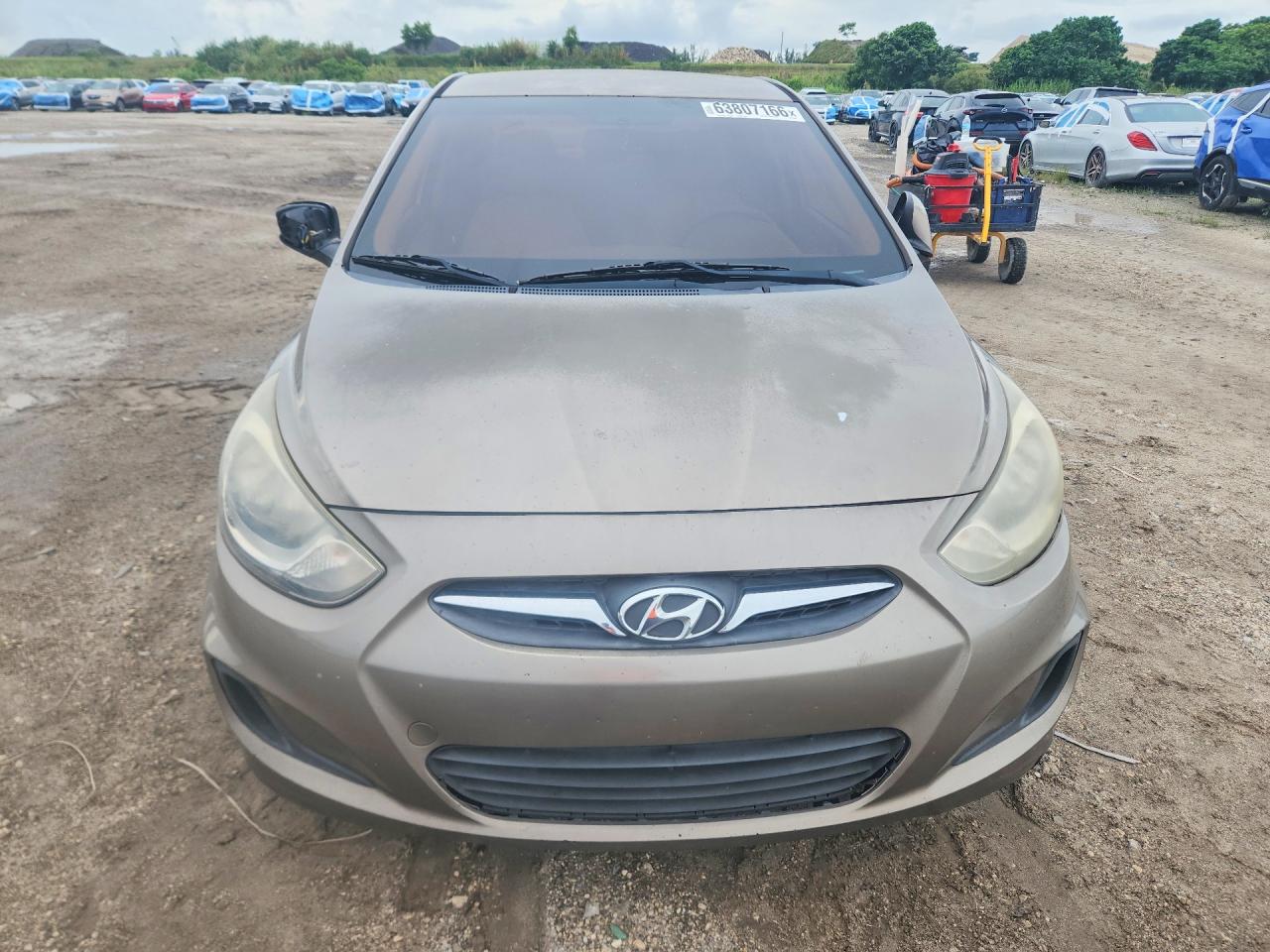 2014 Hyundai Accent Gls Beige vin: KMHCT4AE2EU675589