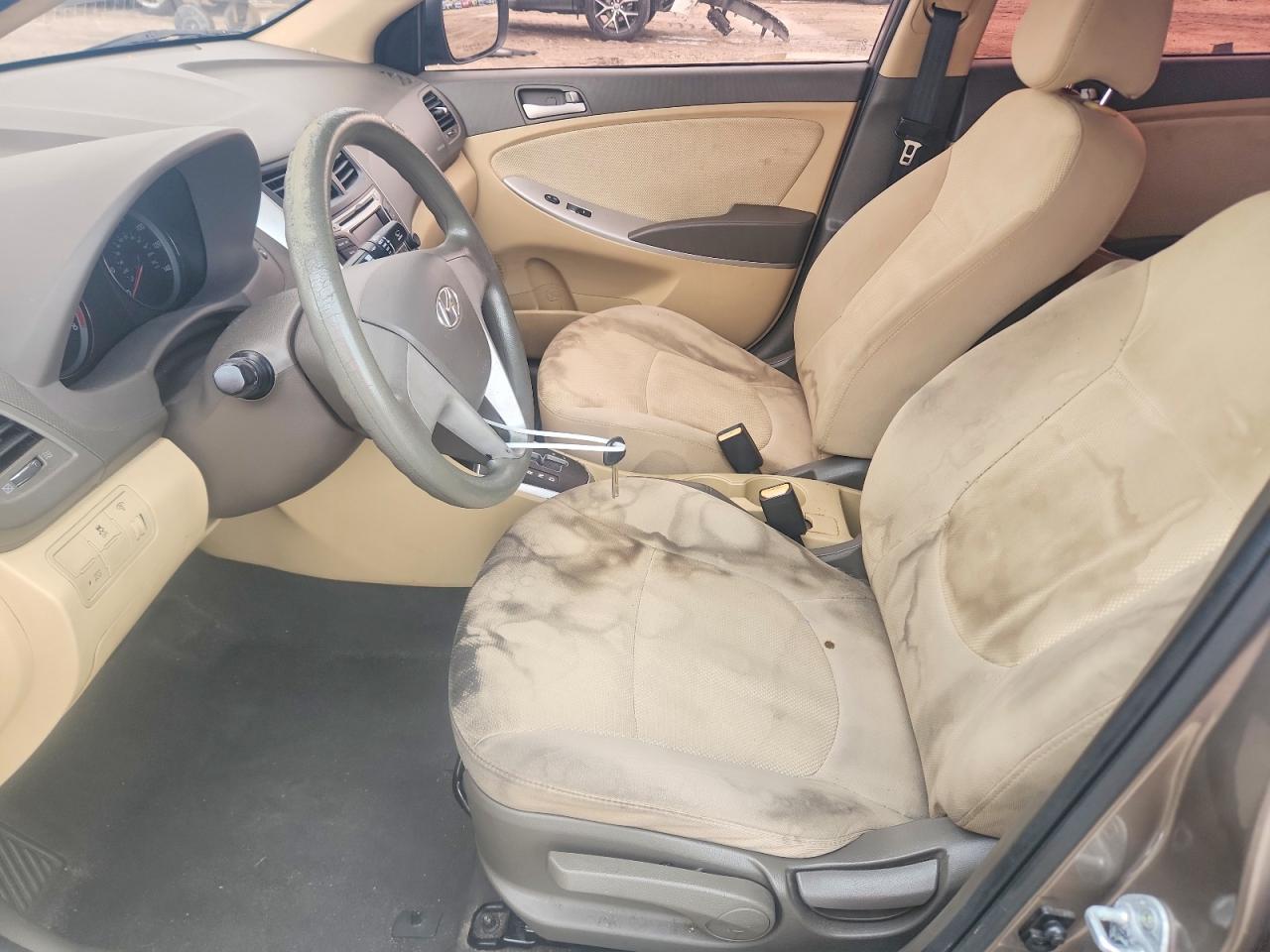 2014 Hyundai Accent Gls Beige vin: KMHCT4AE2EU675589