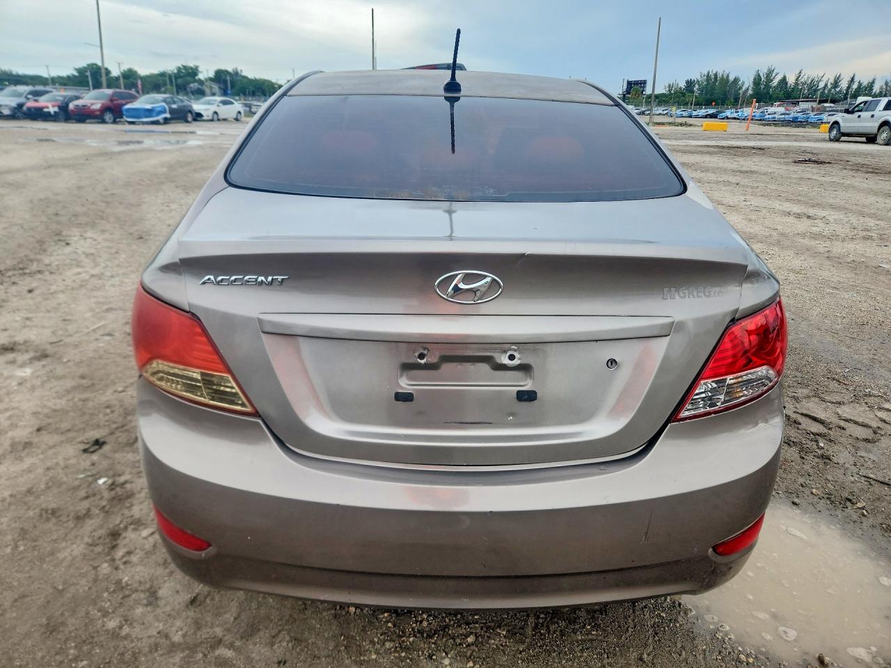 2014 Hyundai Accent Gls Beige vin: KMHCT4AE2EU675589