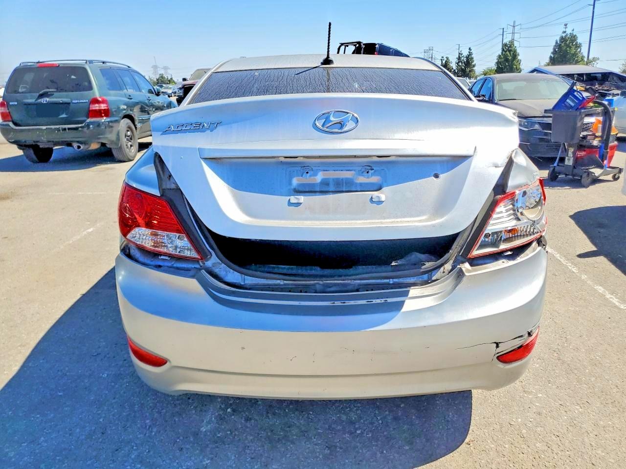 2014 Hyundai Accent Gls Silver vin: KMHCT4AE2EU758200