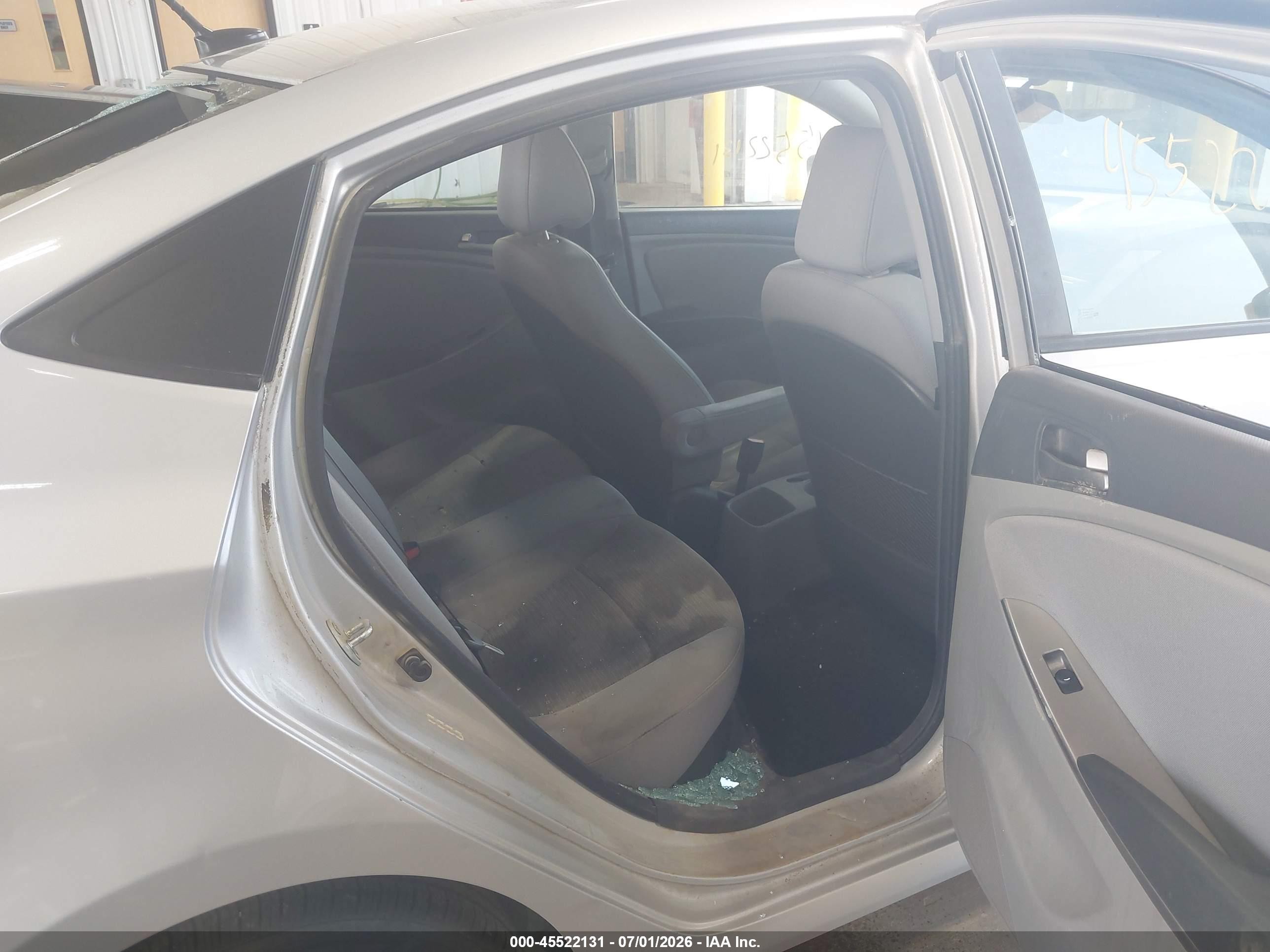 2015 Hyundai Accent Gls Silver vin: KMHCT4AE2FU819305
