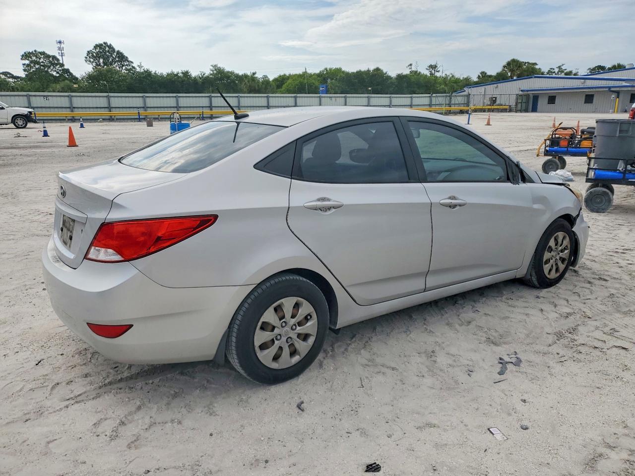 2016 Hyundai Accent Se Silver vin: KMHCT4AE2GU974437