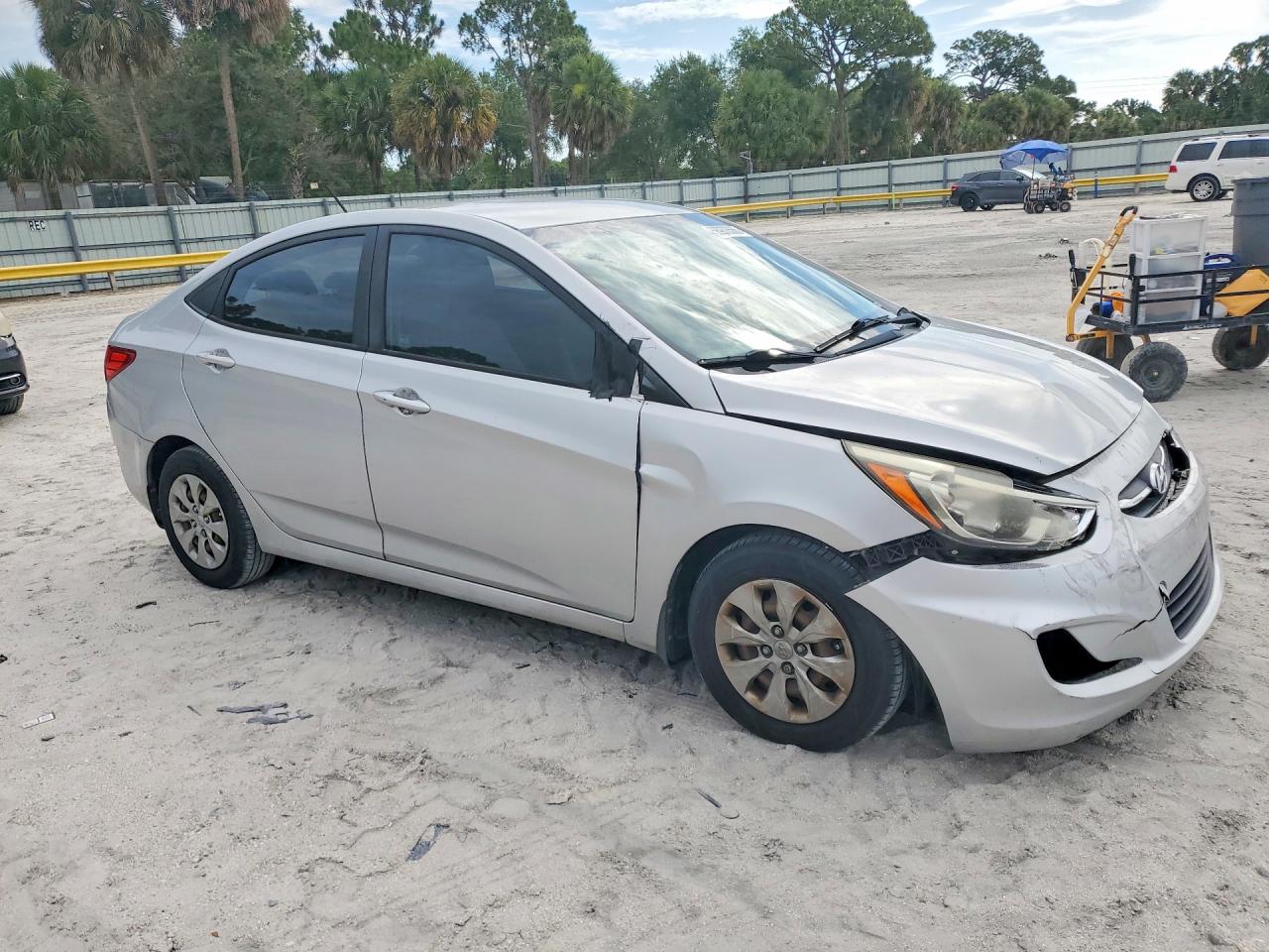 2016 Hyundai Accent Se Silver vin: KMHCT4AE2GU974437