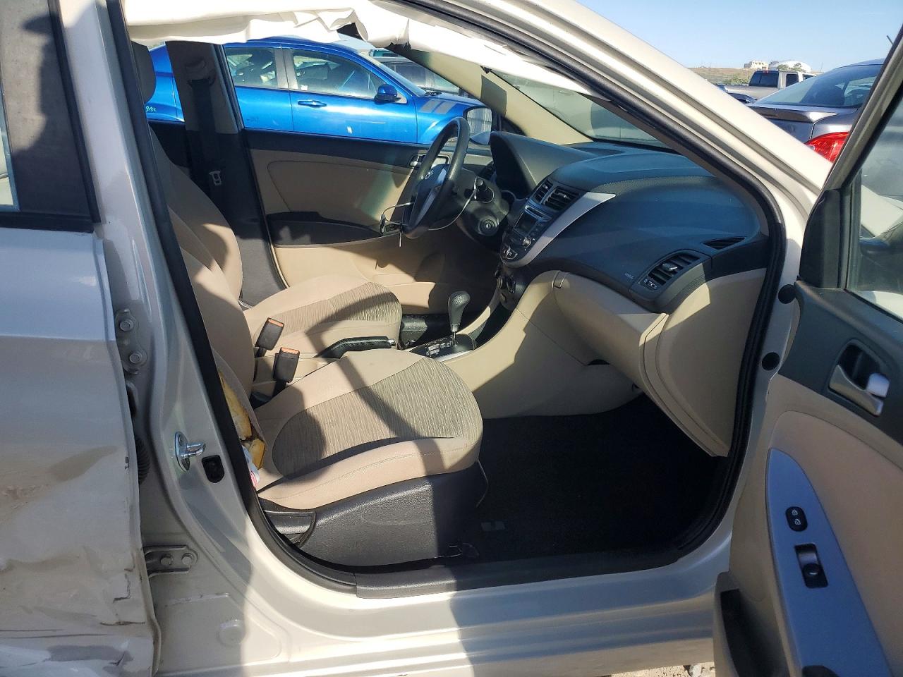 2017 Hyundai Accent Se Beige vin: KMHCT4AE2HU190065