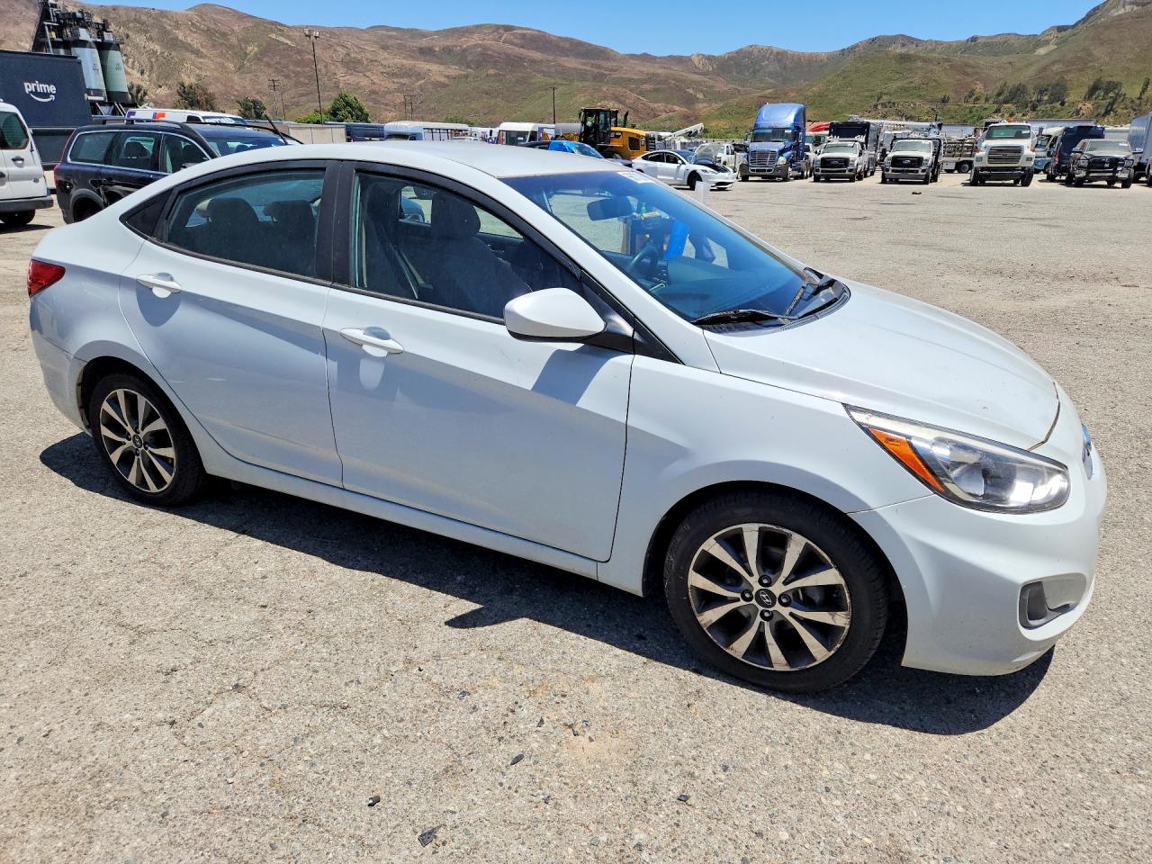 2017 Hyundai Accent Se Белый vin: KMHCT4AE2HU366581