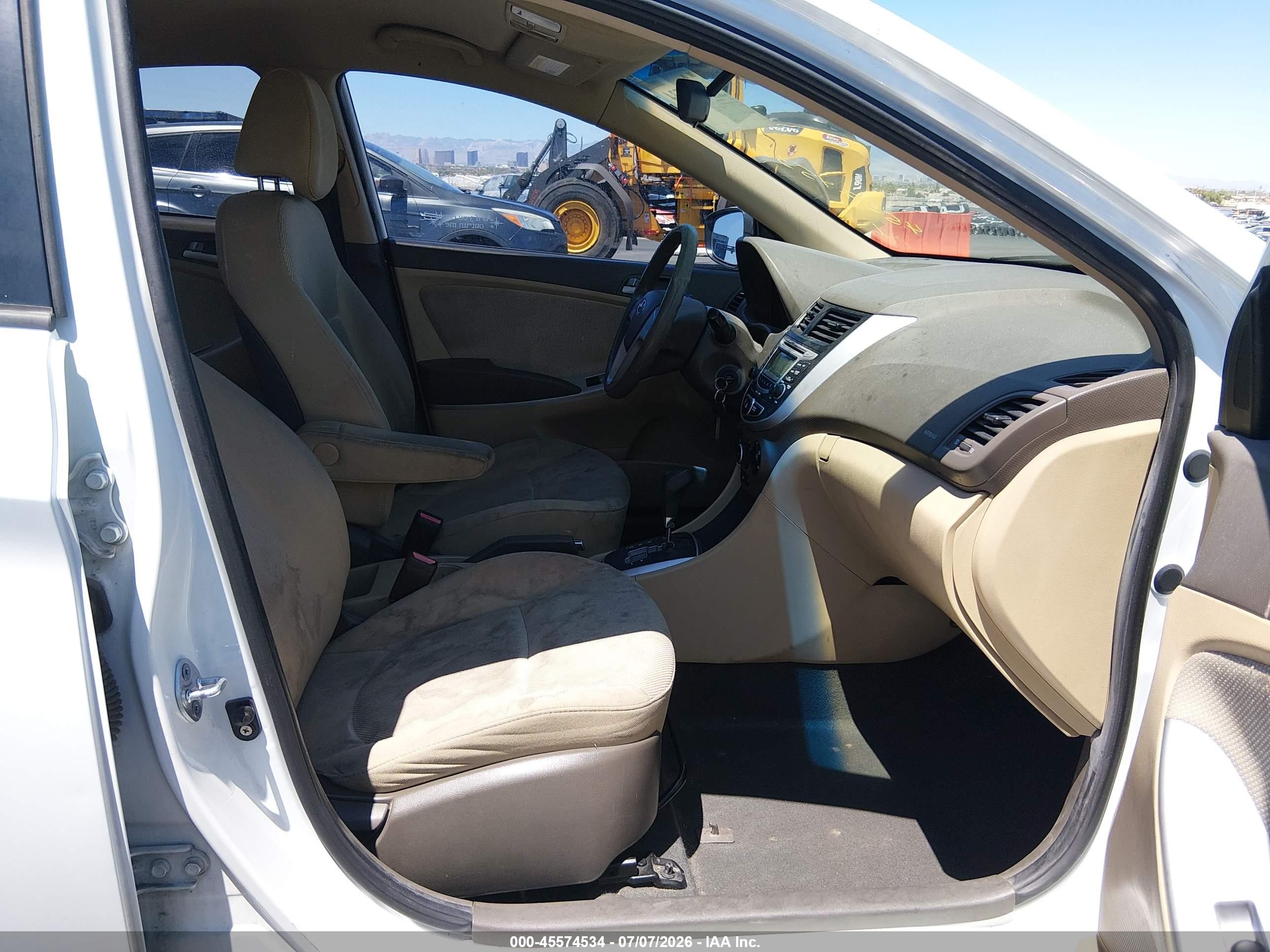 2012 Hyundai Accent Gls White vin: KMHCT4AE3CU047358