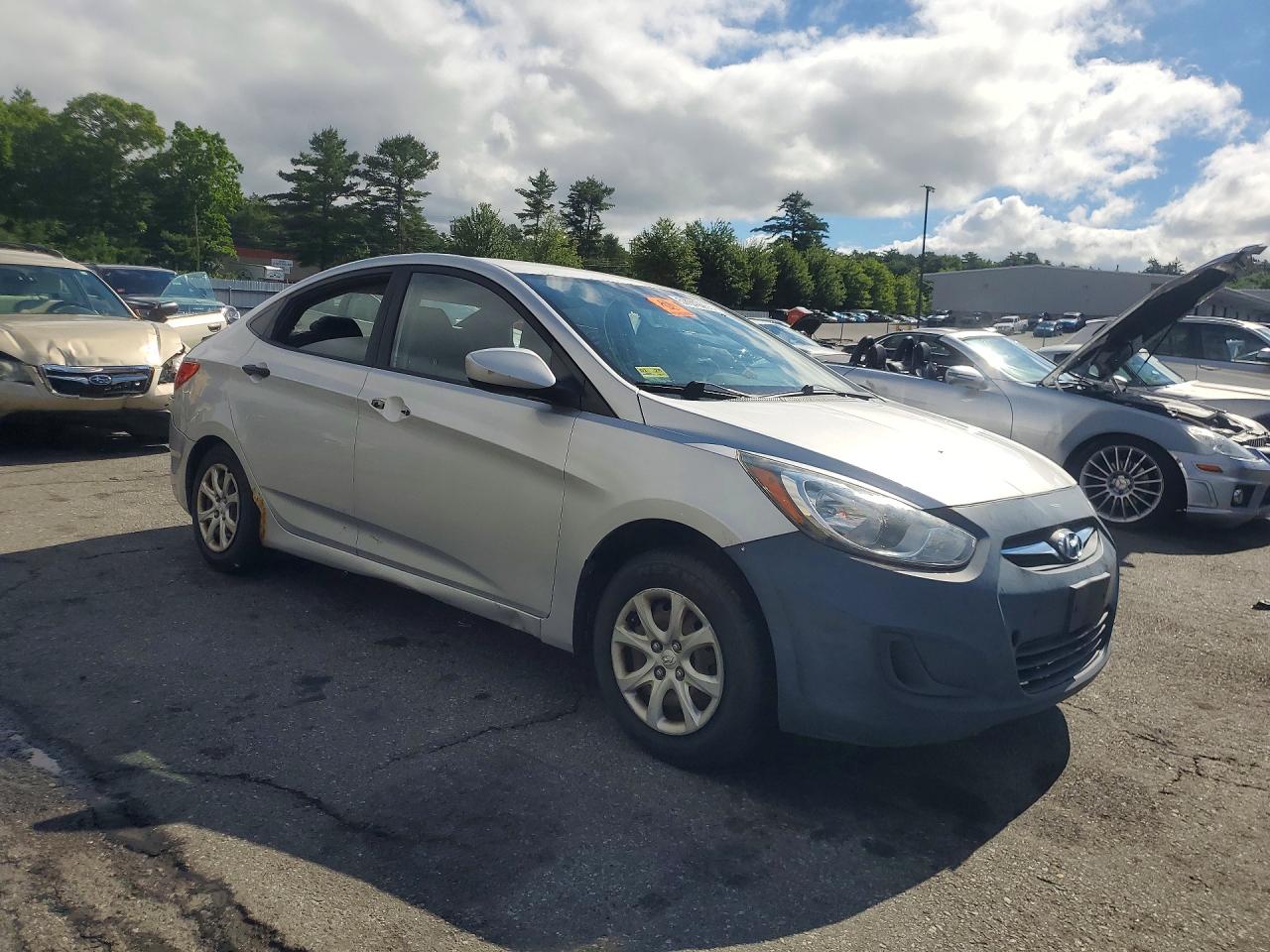 2012 Hyundai Accent Gls Silver vin: KMHCT4AE3CU083440