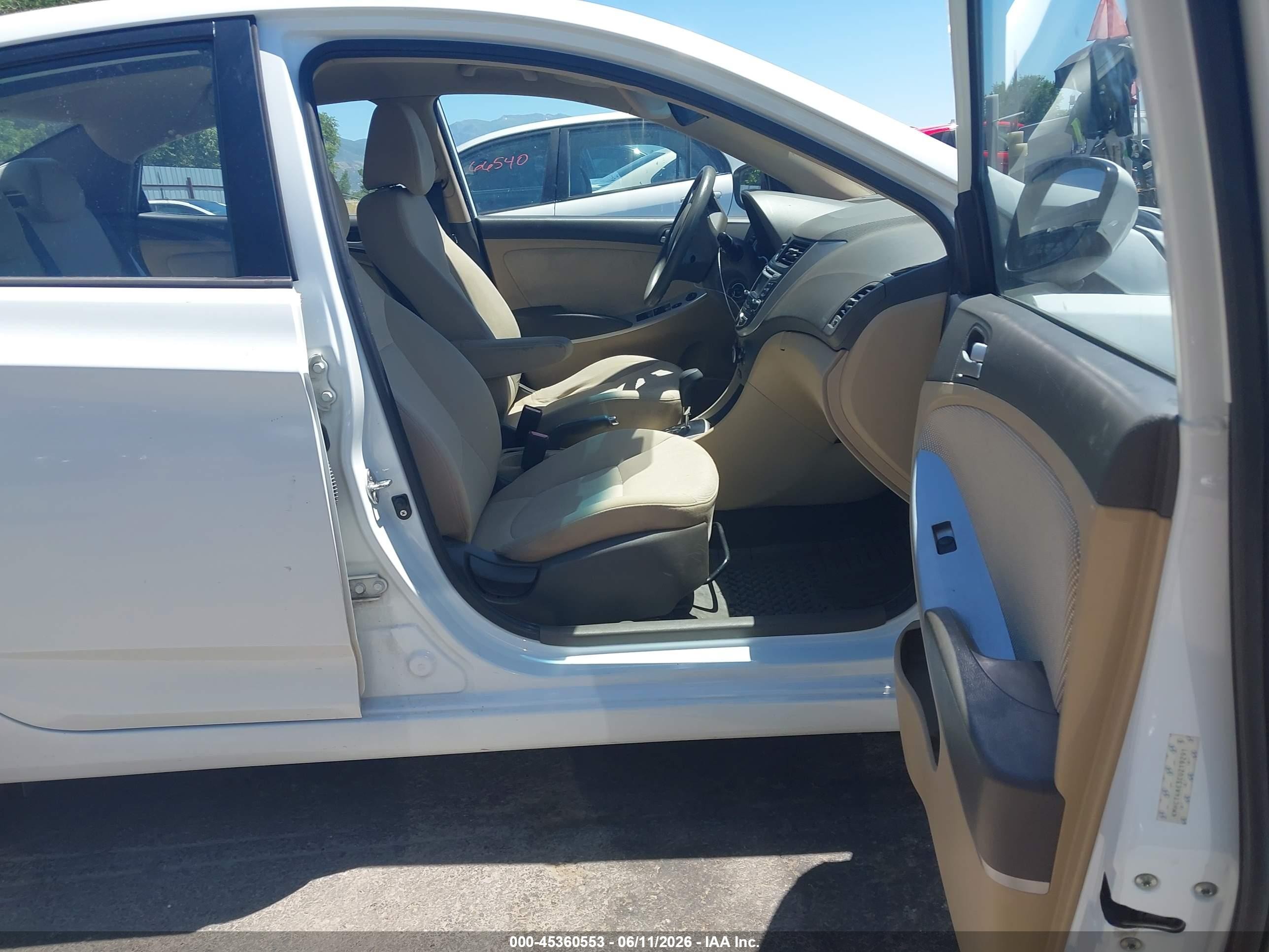2012 Hyundai Accent Gls White vin: KMHCT4AE3CU219291