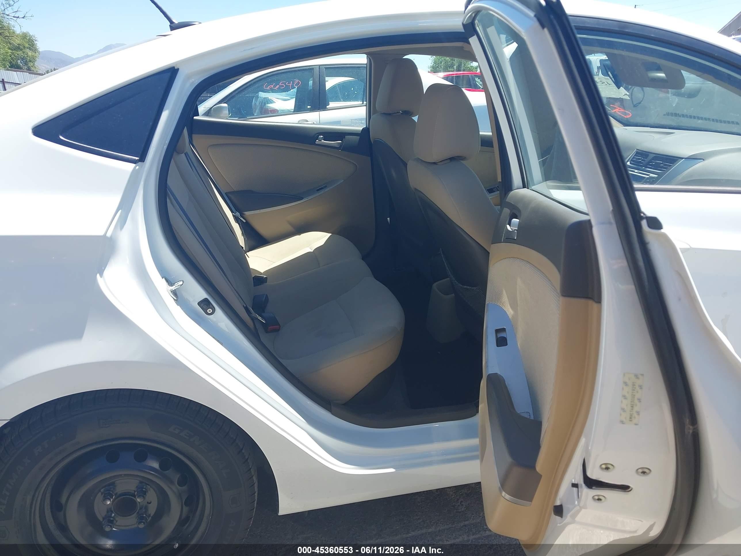 2012 Hyundai Accent Gls White vin: KMHCT4AE3CU219291